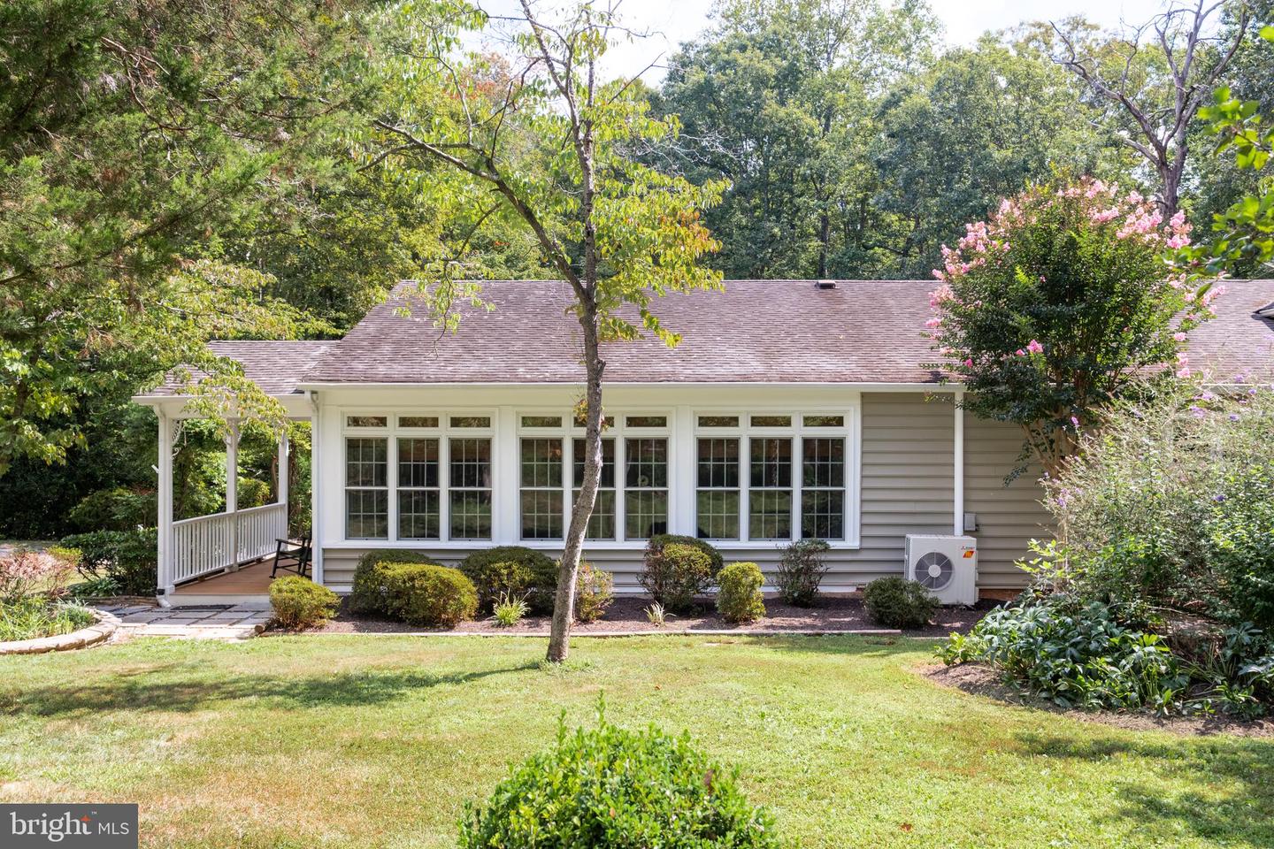 Fairfax Station, Virginia, 22039, United States, 4 Bedrooms Bedrooms, ,3 BathroomsBathrooms,Residential,Active,1936424