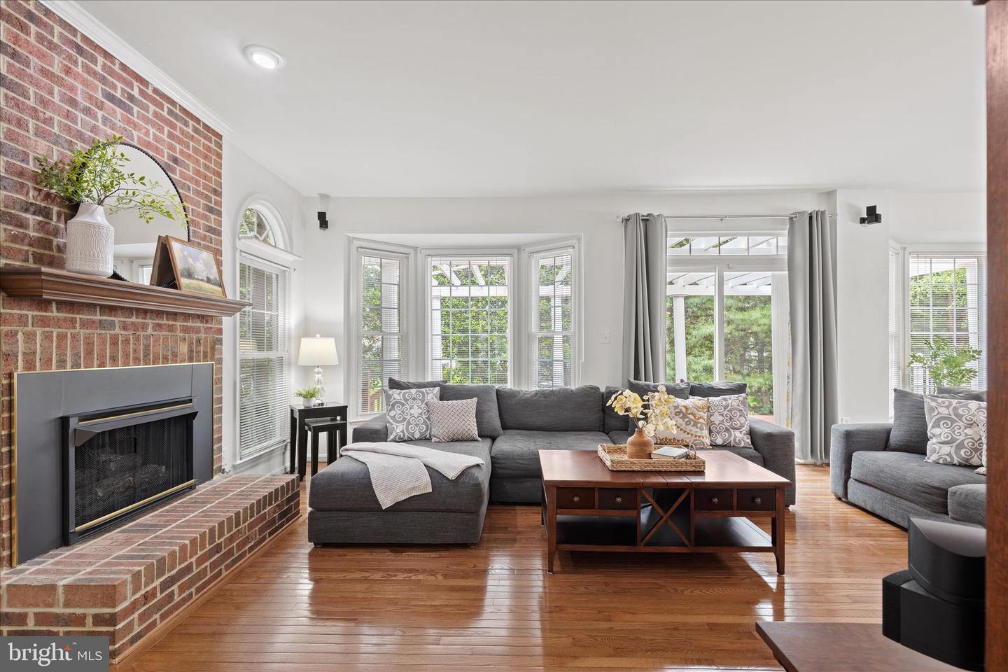 Centreville, Virginia, 20121, United States, 4 Bedrooms Bedrooms, ,3 BathroomsBathrooms,Residential,Contingent,2045785
