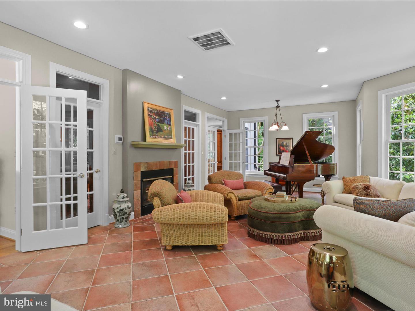 Fairfax Station, Virginia, 22039, United States, 5 Bedrooms Bedrooms, ,5 BathroomsBathrooms,Residential,Active,1943756