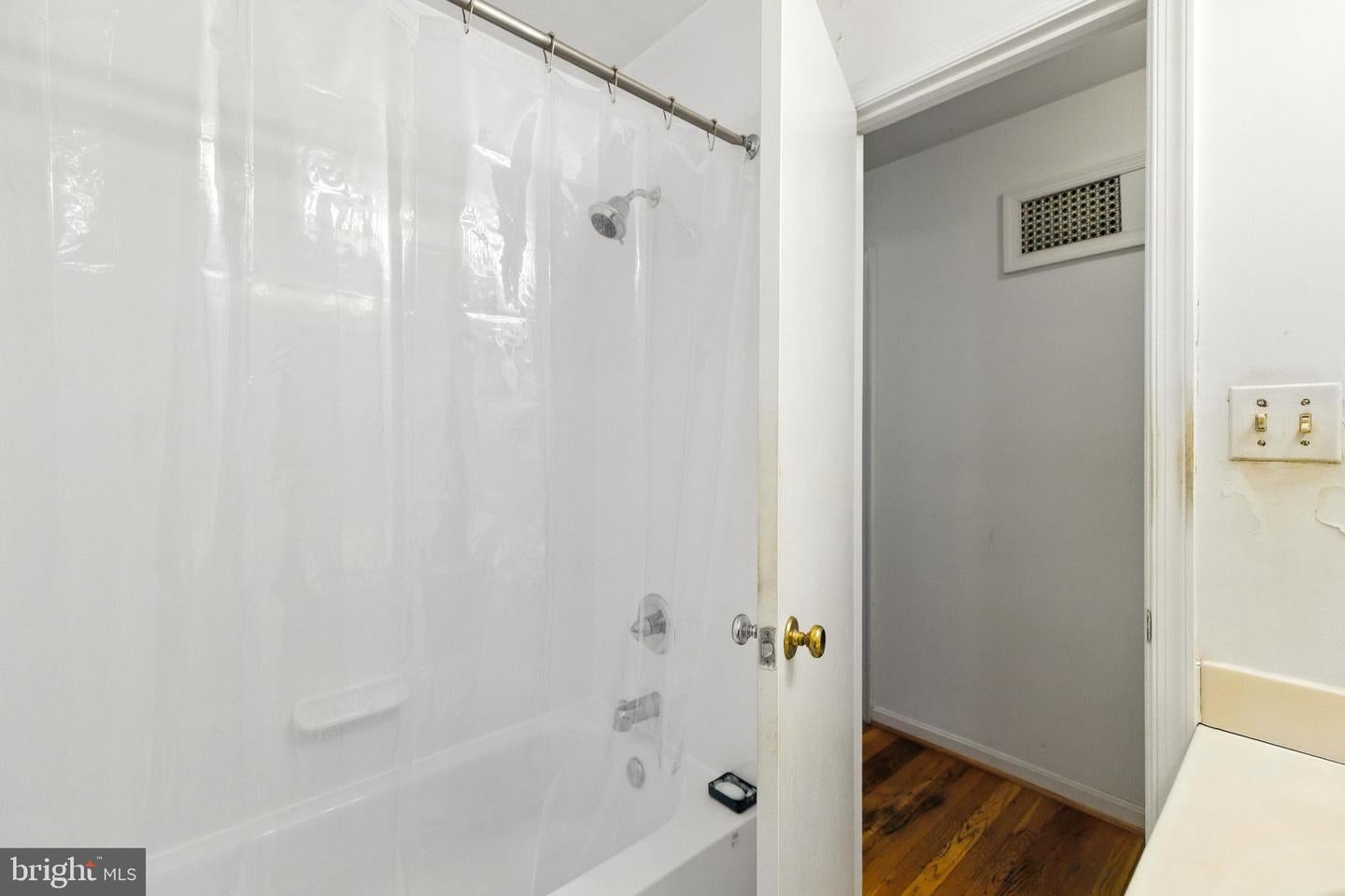 Mclean, Virginia, 22101, United States, 5 Bedrooms Bedrooms, ,3 BathroomsBathrooms,Residential,Active,1929396