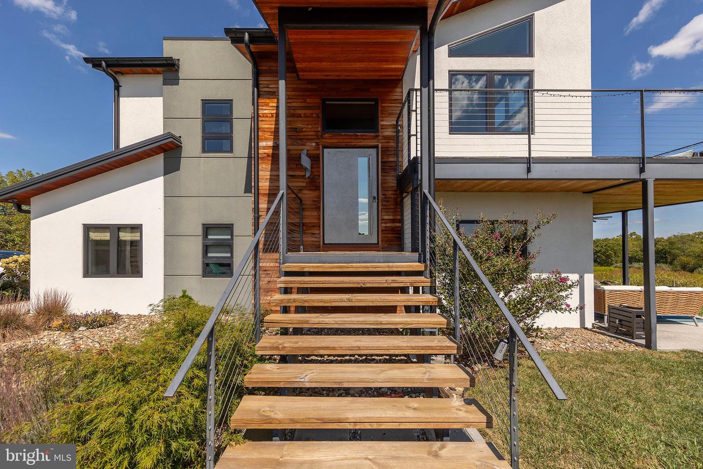 Berryville, Virginia, 22611, United States, 4 Bedrooms Bedrooms, ,4 BathroomsBathrooms,Residential,Active,1945547