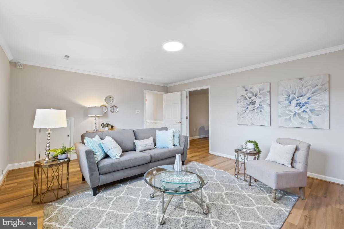 Fairfax, Virginia, 22030, United States, 5 Bedrooms Bedrooms, ,6 BathroomsBathrooms,Residential,Active,2008336