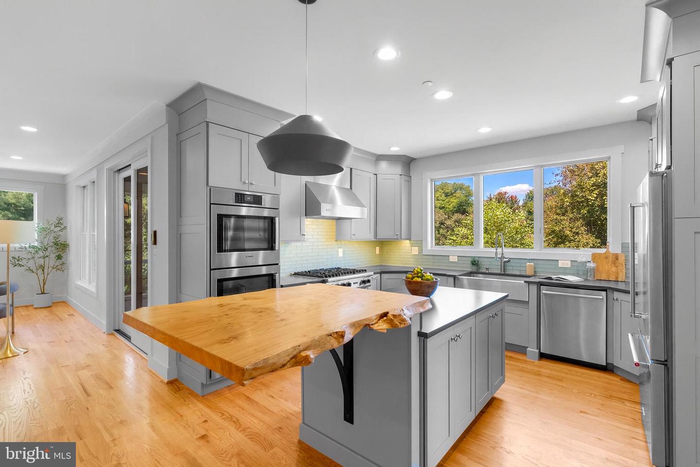 Highland, Maryland, 20777, United States, 5 Bedrooms Bedrooms, ,5 BathroomsBathrooms,Residential,Active,1944059