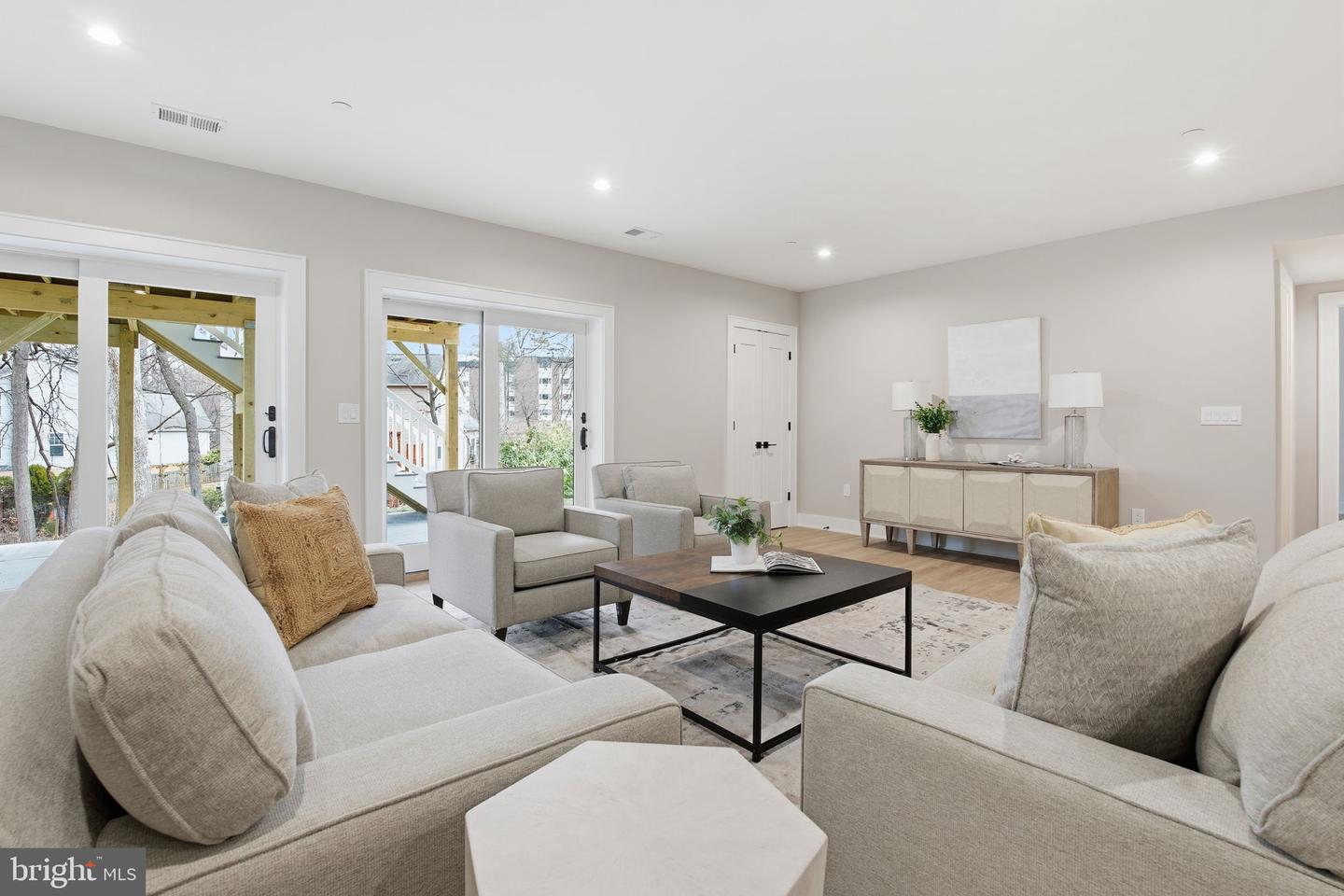 Kensington, Maryland, 20895, United States, 5 Bedrooms Bedrooms, ,5 BathroomsBathrooms,Residential,Active,2007291