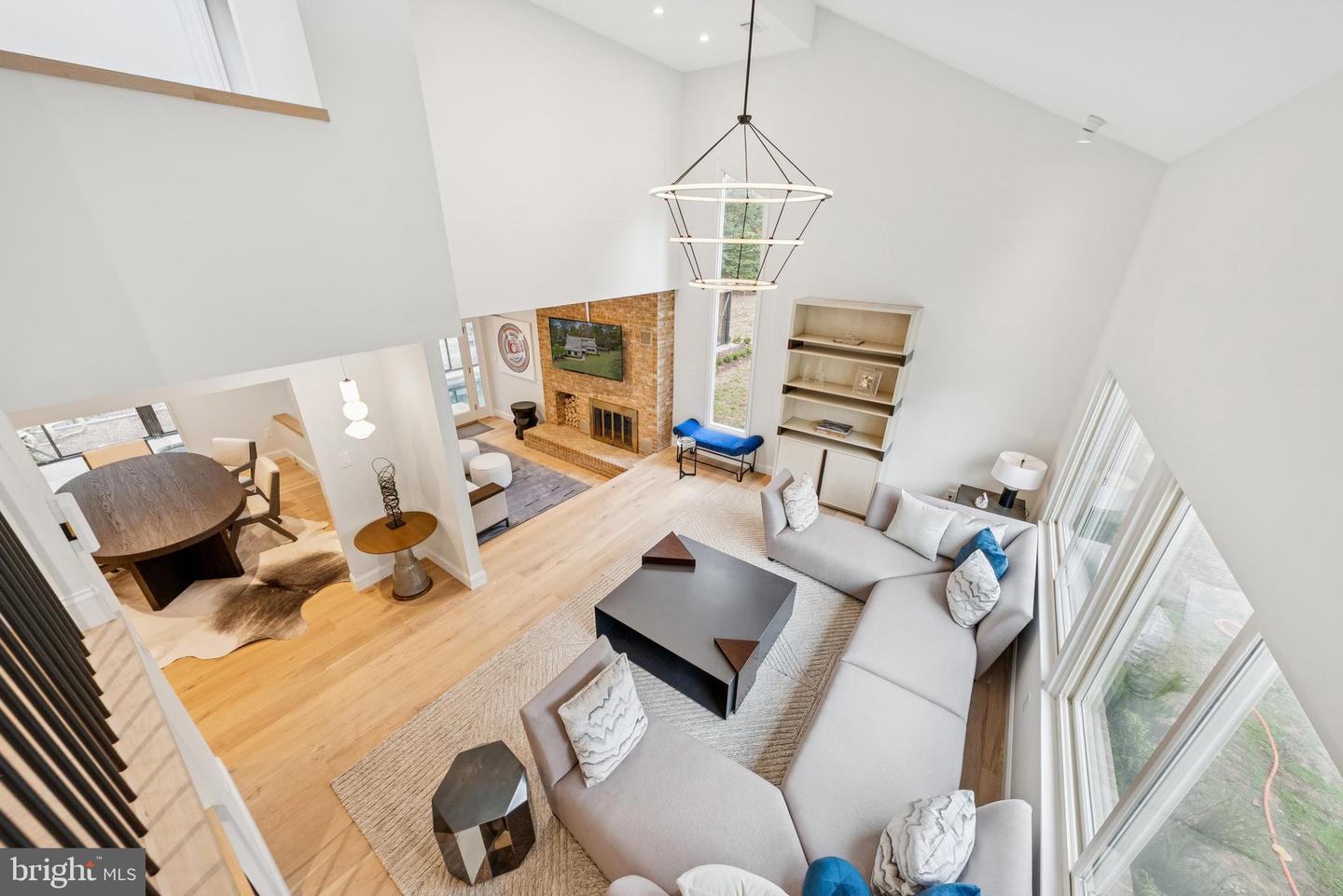 Oakton, Virginia, 22124, United States, 4 Bedrooms Bedrooms, ,4 BathroomsBathrooms,Residential,Active,1971783