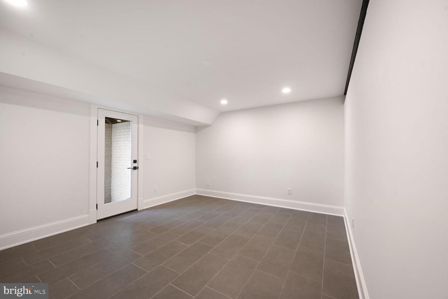 Alexandria, Virginia, 22301, United States, 6 Bedrooms Bedrooms, ,6 BathroomsBathrooms,Residential,Active,1825083