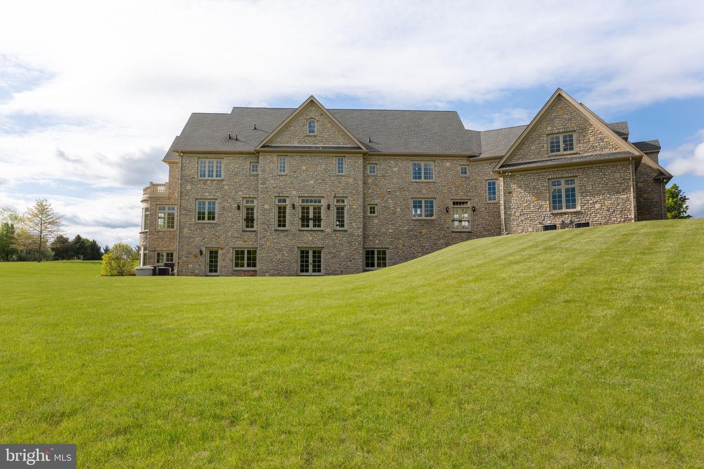 Perched at the pinnacle of an exclusive Upper Makefield Township encla – image 96