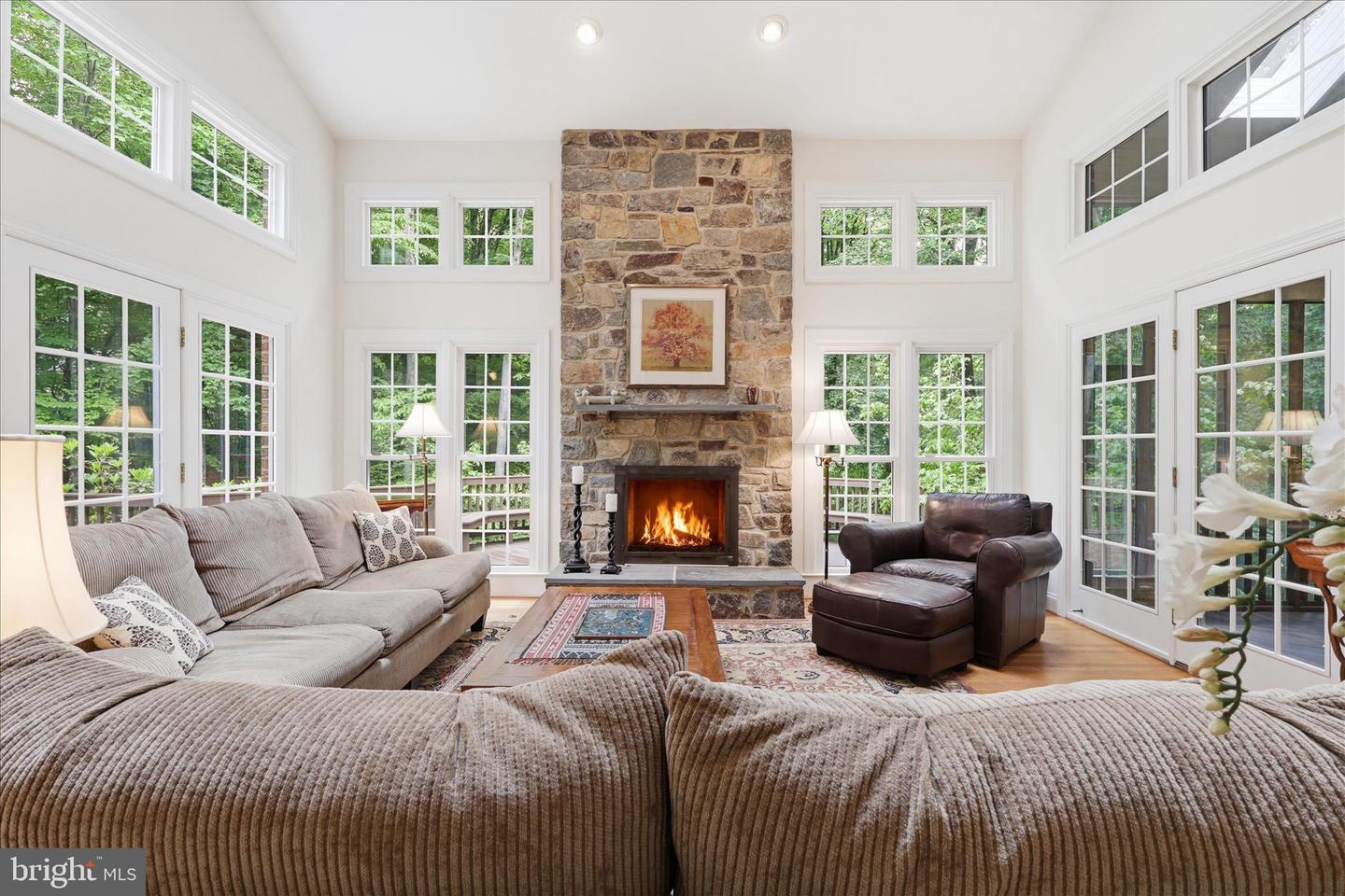 Oakton, Virginia, 22124, United States, 5 Bedrooms Bedrooms, ,5 BathroomsBathrooms,Residential,Pending,2045766