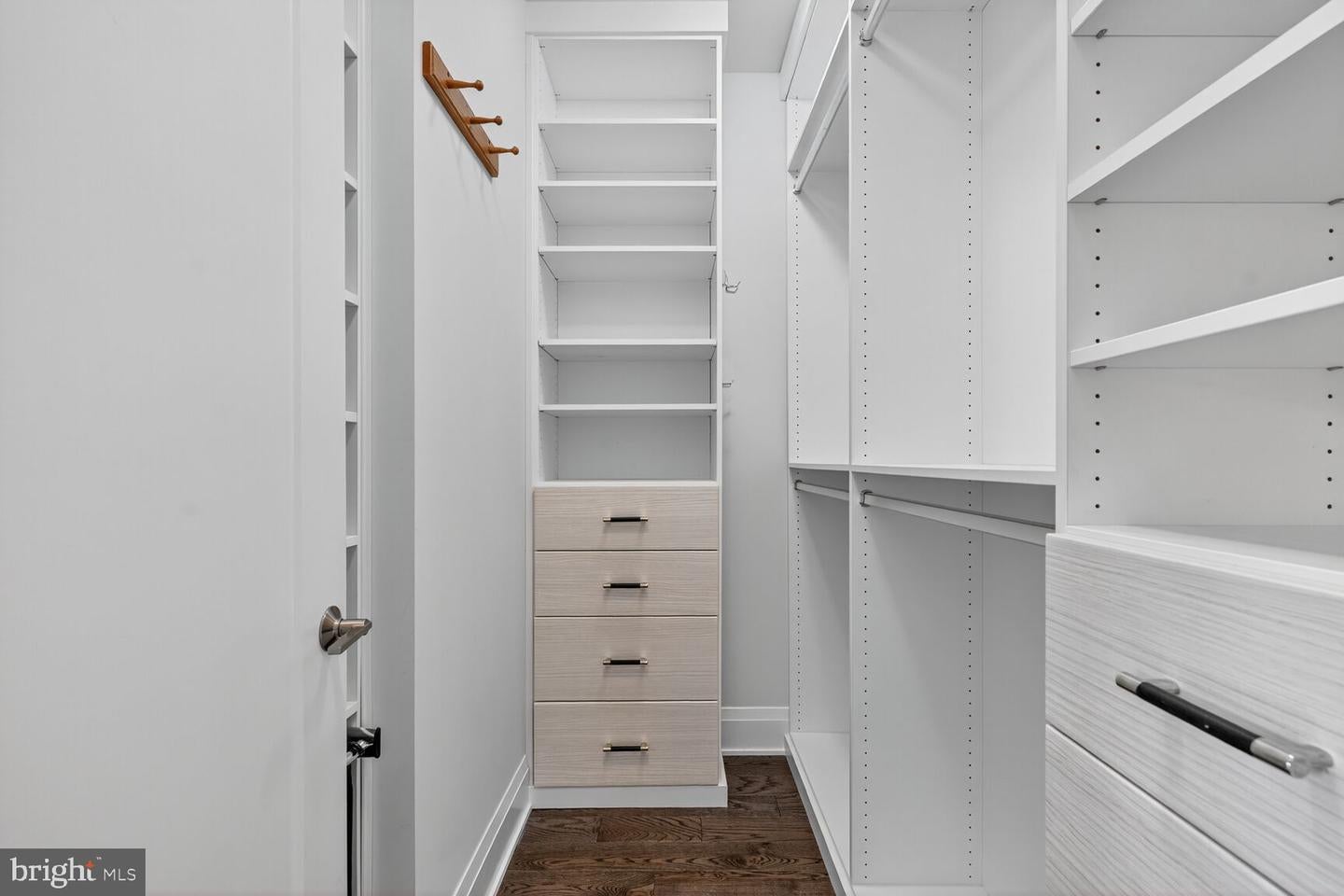 Alexandria, Virginia, 22314, United States, 4 Bedrooms Bedrooms, ,5 BathroomsBathrooms,Residential,Active,1959984