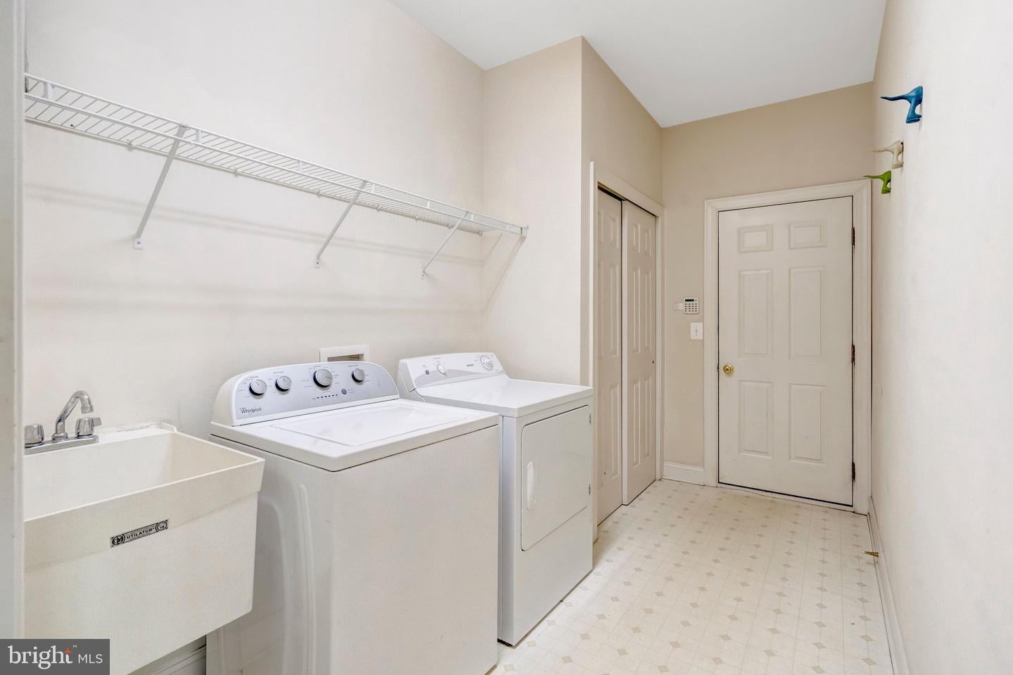 Haymarket, Virginia, 20169, United States, 5 Bedrooms Bedrooms, ,5 BathroomsBathrooms,Residential,Pending,2031766