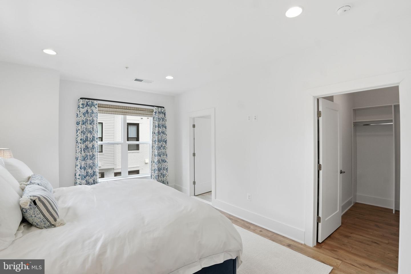 Potomac, Maryland, 20854, United States, 3 Bedrooms Bedrooms, ,5 BathroomsBathrooms,Residential,Active,2044555