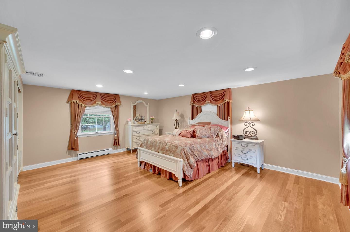 Freehold, New Jersey, 07728, United States, 3 Bedrooms Bedrooms, ,3 BathroomsBathrooms,Residential,Active,1922297