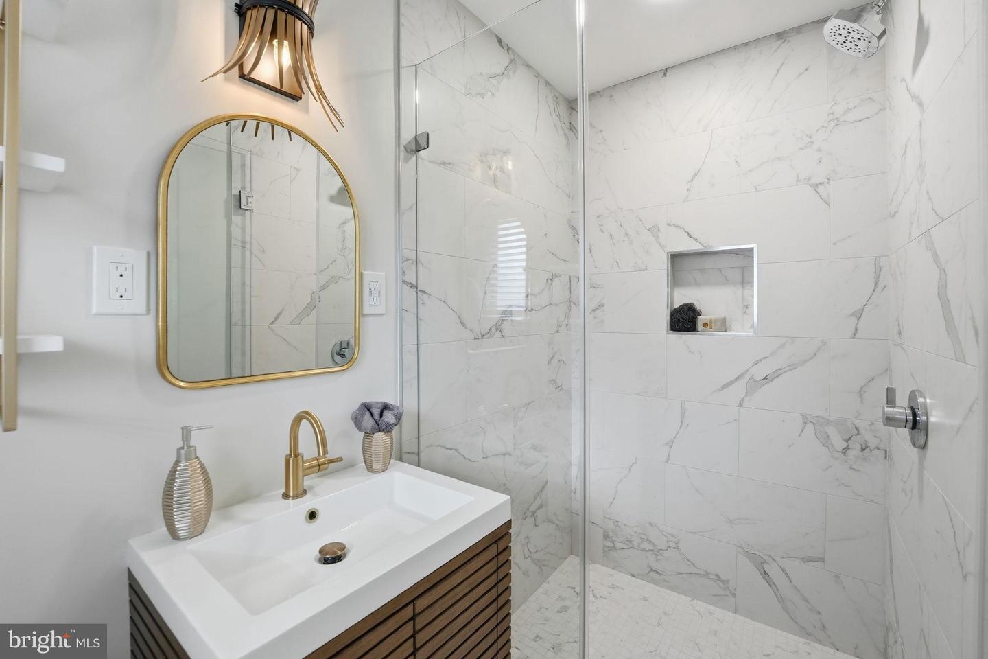 Arlington, Virginia, 22207, United States, 4 Bedrooms Bedrooms, ,3 BathroomsBathrooms,Residential,Pending,2010199