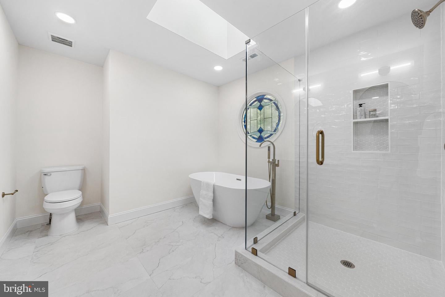 Clifton, Virginia, 20124, United States, 4 Bedrooms Bedrooms, ,4 BathroomsBathrooms,Residential,Active,2041351