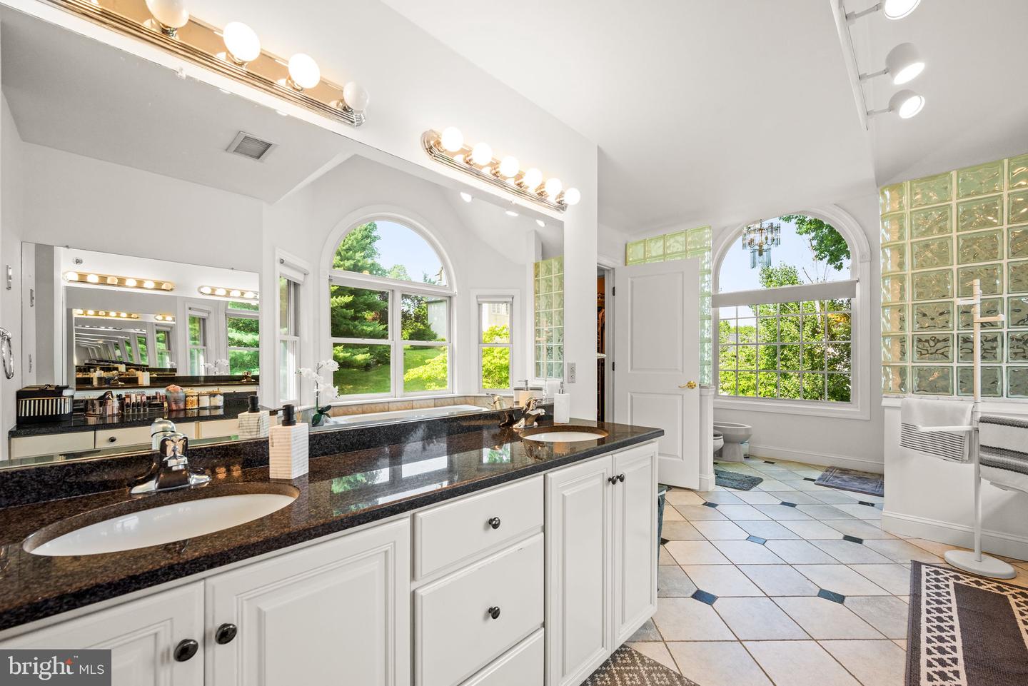 Wallingford, Pennsylvania, 19086, United States, 5 Bedrooms Bedrooms, ,6 BathroomsBathrooms,Residential,Active,1869134