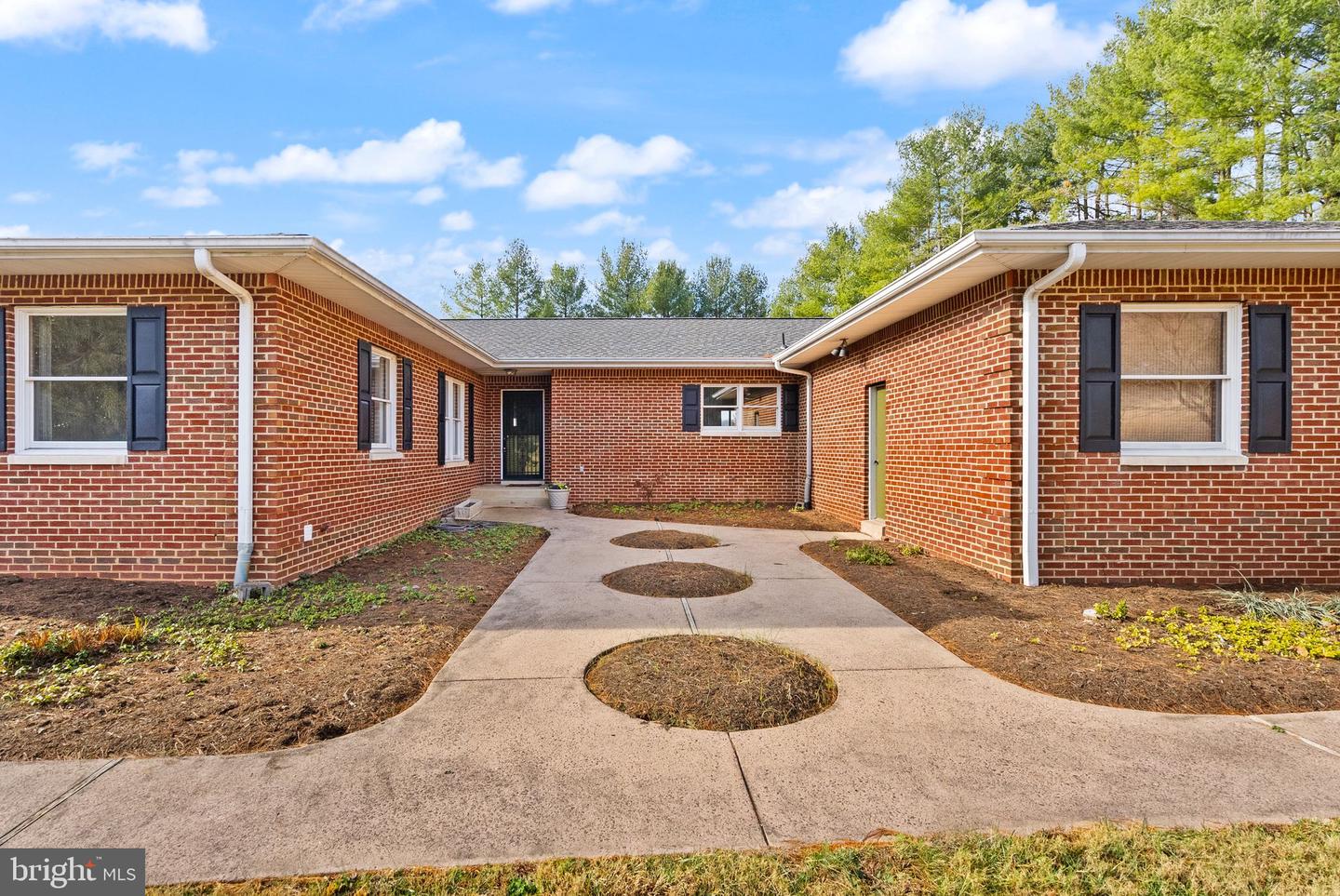 Amissville, Virginia, 20106, United States, 7 Bedrooms Bedrooms, ,4 BathroomsBathrooms,Residential,Active,1849572