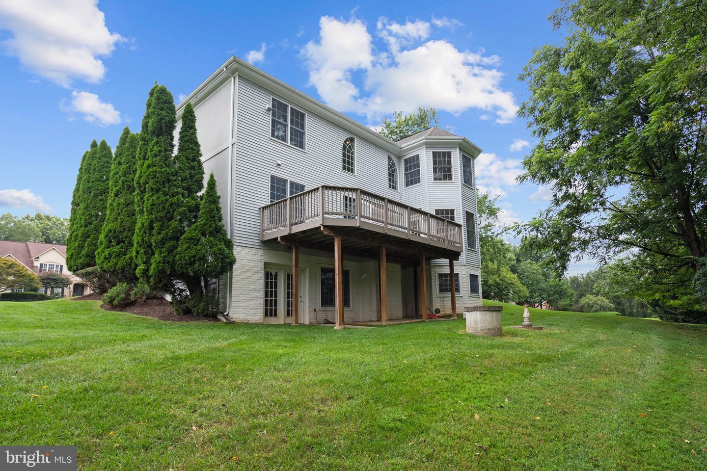 Oakton, Virginia, 22124, United States, 5 Bedrooms Bedrooms, ,5 BathroomsBathrooms,Residential,Active,1926902