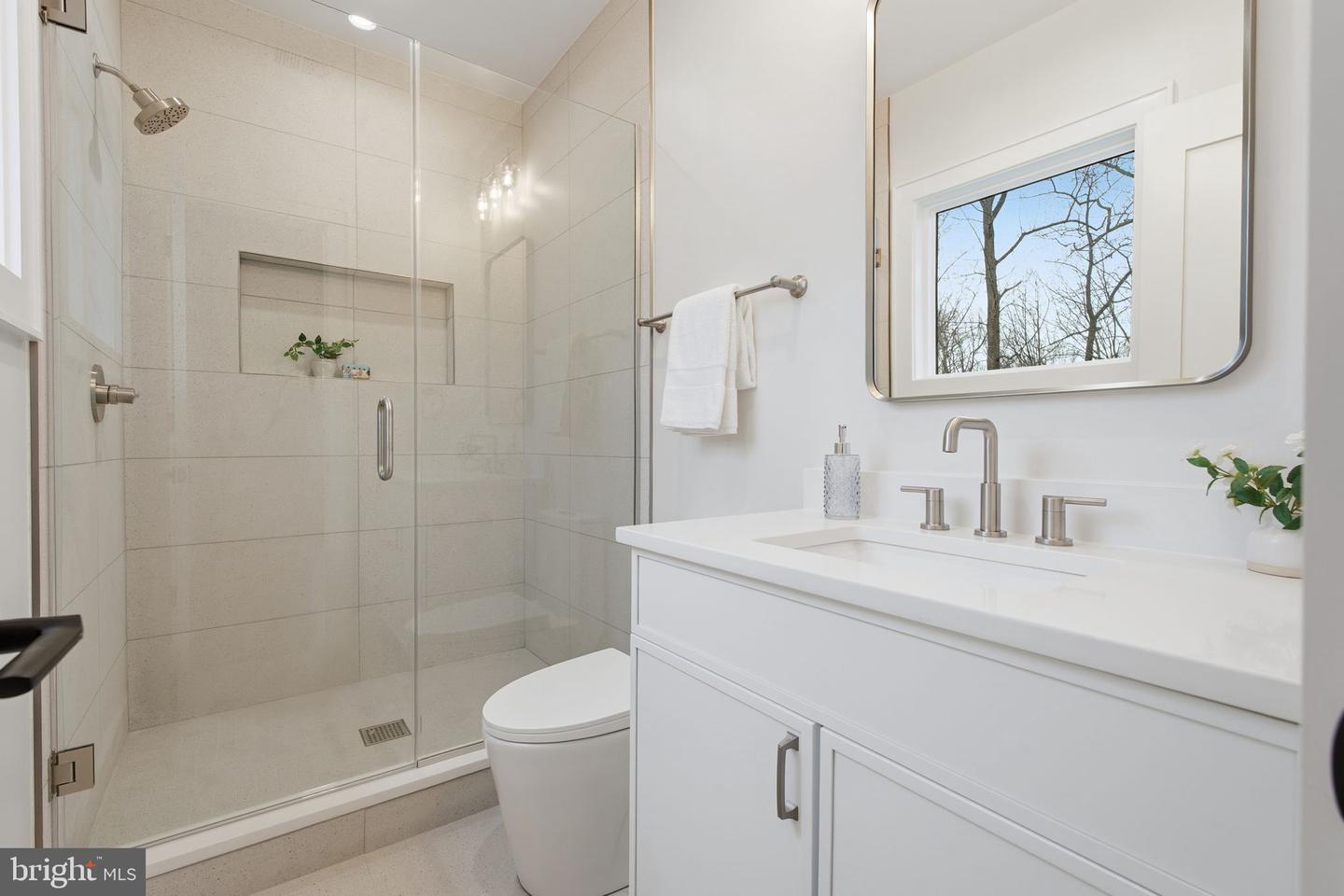 Kensington, Maryland, 20895, United States, 5 Bedrooms Bedrooms, ,5 BathroomsBathrooms,Residential,Active,2007291