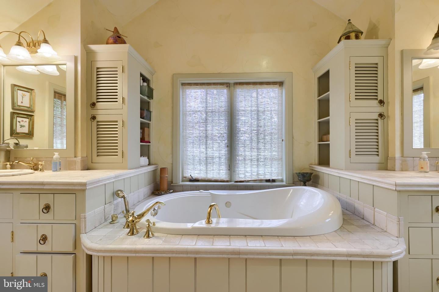 Reading, Pennsylvania, 19606, United States, 5 Bedrooms Bedrooms, ,4 BathroomsBathrooms,Residential,Active,2045028