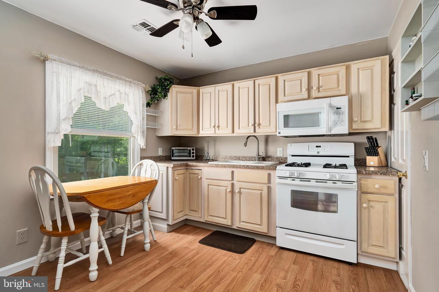 Manahawkin, New Jersey, 08050, United States, 4 Bedrooms Bedrooms, ,3 BathroomsBathrooms,Residential,Active,1879973