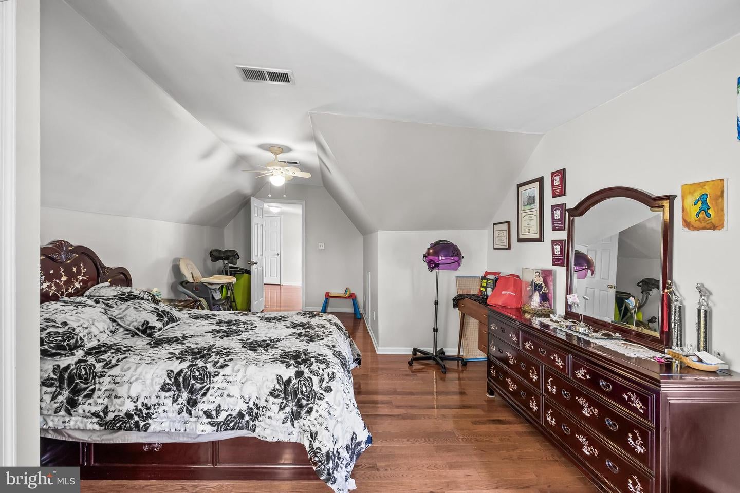 Delanco, New Jersey, 08075, United States, 5 Bedrooms Bedrooms, ,3 BathroomsBathrooms,Residential,Active,1914605