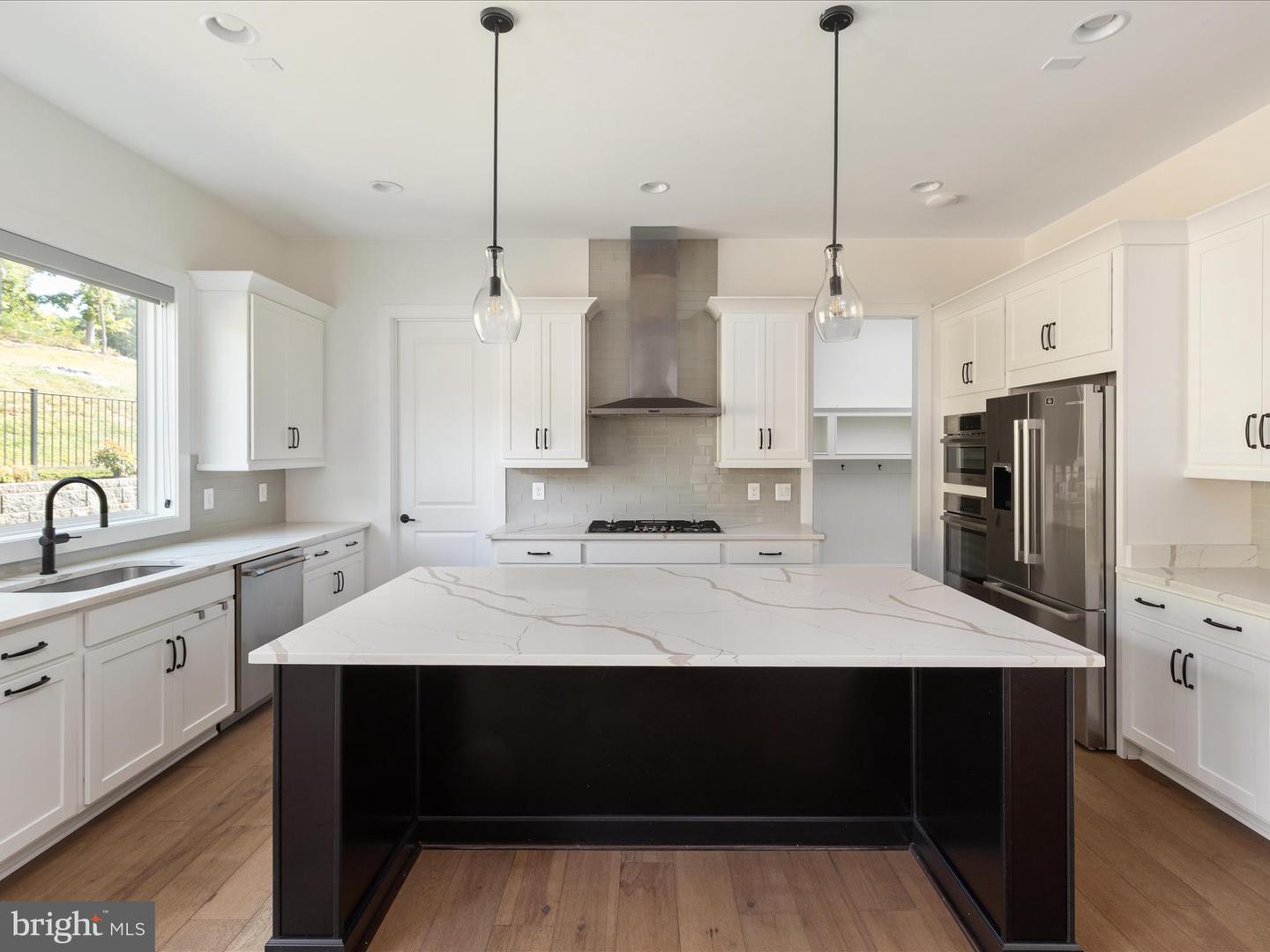 Oakton, Virginia, 22124, United States, 6 Bedrooms Bedrooms, ,6 BathroomsBathrooms,Residential,Active,1960120