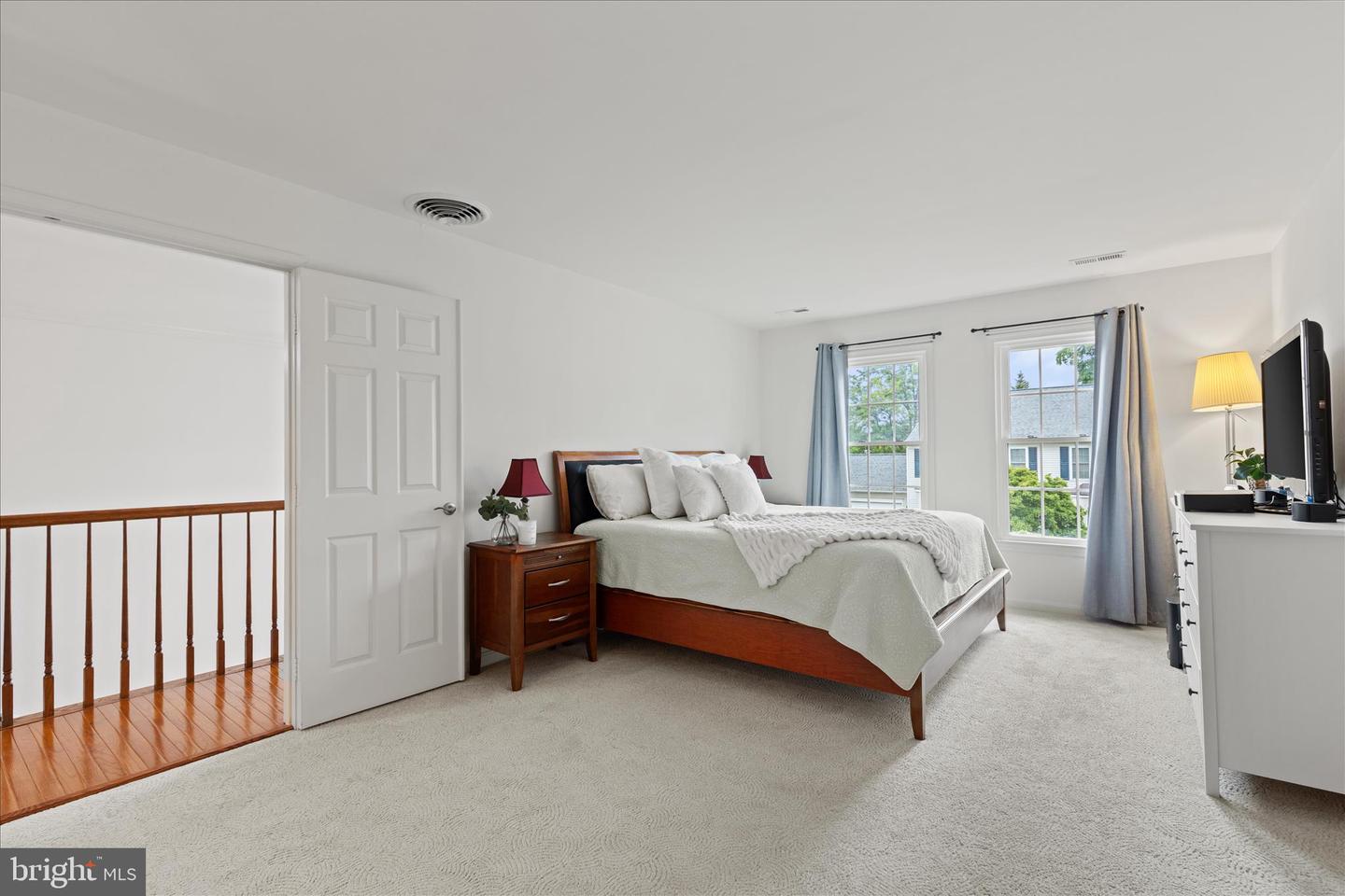 Centreville, Virginia, 20121, United States, 4 Bedrooms Bedrooms, ,3 BathroomsBathrooms,Residential,Contingent,2045785