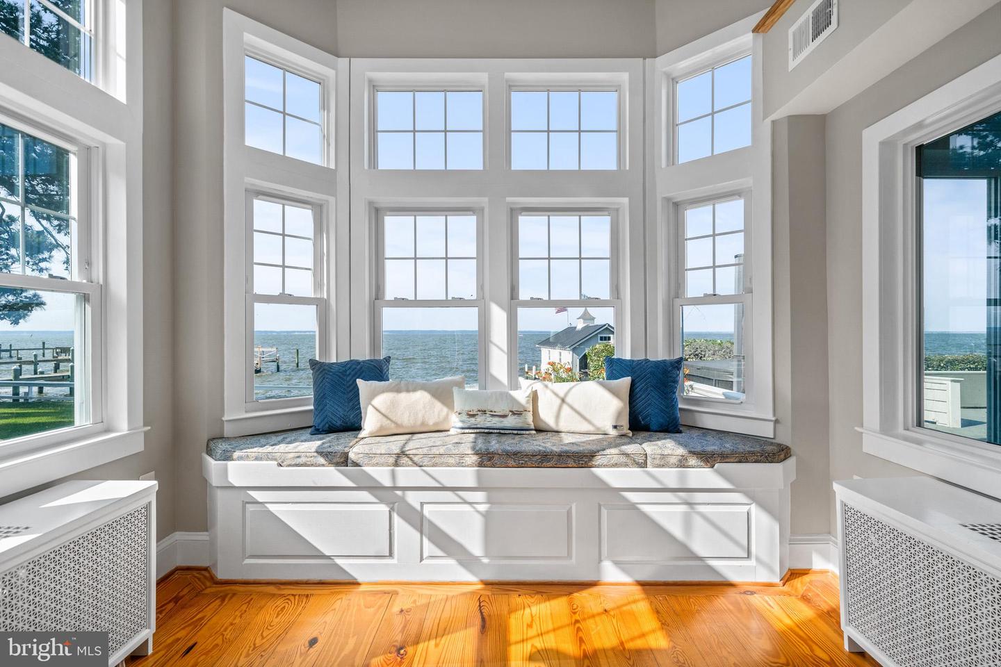 Cobb Island, Maryland, 20625, United States, 6 Bedrooms Bedrooms, ,6 BathroomsBathrooms,Residential,Contingent,1849506