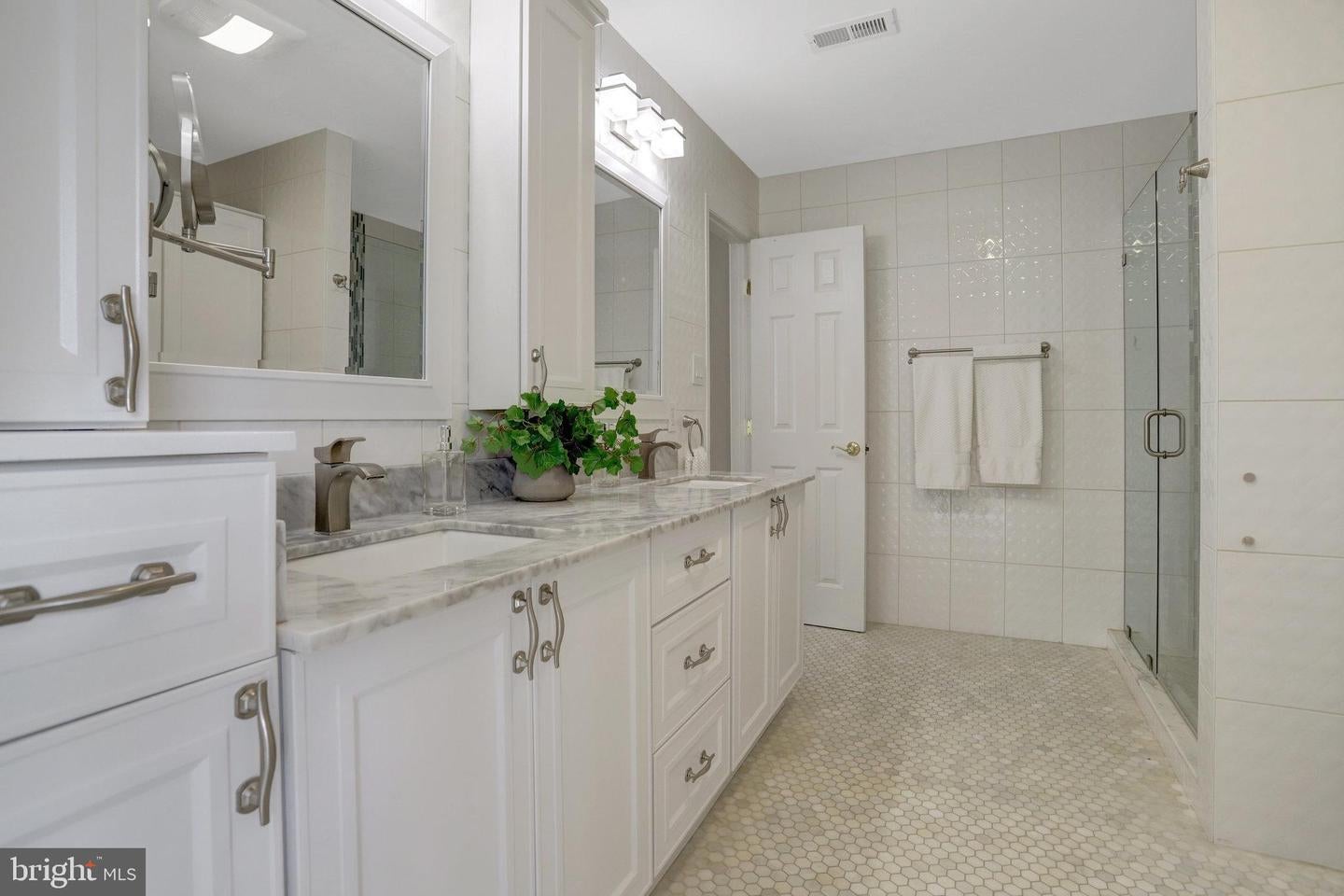 Springfield, Virginia, 22152, United States, 4 Bedrooms Bedrooms, ,4 BathroomsBathrooms,Residential,Active,1893217
