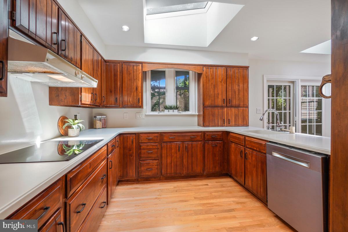 Potomac, Maryland, 20854, United States, 4 Bedrooms Bedrooms, ,3 BathroomsBathrooms,Residential,Active,1889030