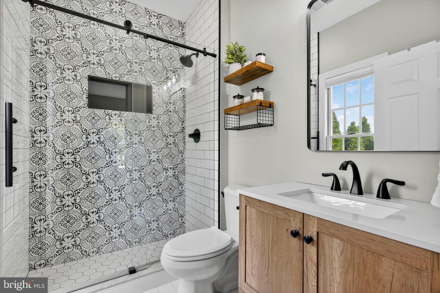 Aldie, Virginia, 20105, United States, 5 Bedrooms Bedrooms, ,5 BathroomsBathrooms,Residential,Active,2010541