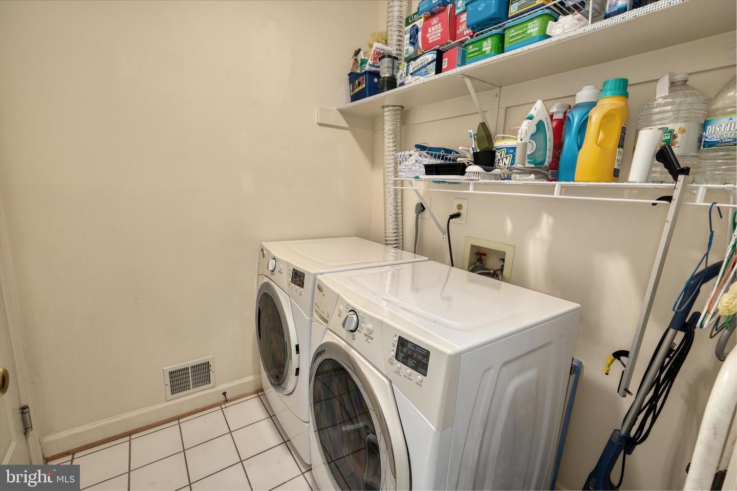 Fairfax Station, Virginia, 22039, United States, 4 Bedrooms Bedrooms, ,4 BathroomsBathrooms,Residential,Active,1988427