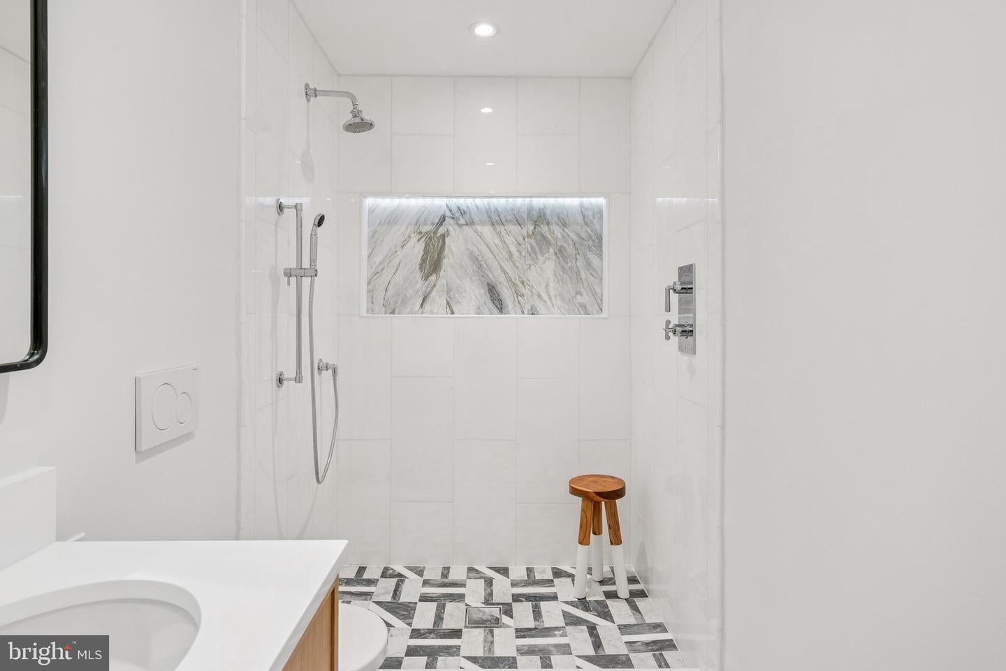 Oakton, Virginia, 22124, United States, 4 Bedrooms Bedrooms, ,4 BathroomsBathrooms,Residential,Active,1971783