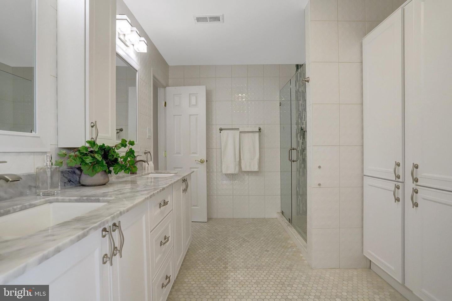 Springfield, Virginia, 22152, United States, 4 Bedrooms Bedrooms, ,4 BathroomsBathrooms,Residential,Active,1893217