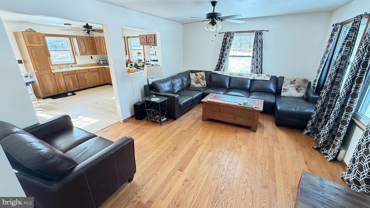 Waymart, Pennsylvania, 18472, United States, 4 Bedrooms Bedrooms, ,2 BathroomsBathrooms,Residential,Active,2007156