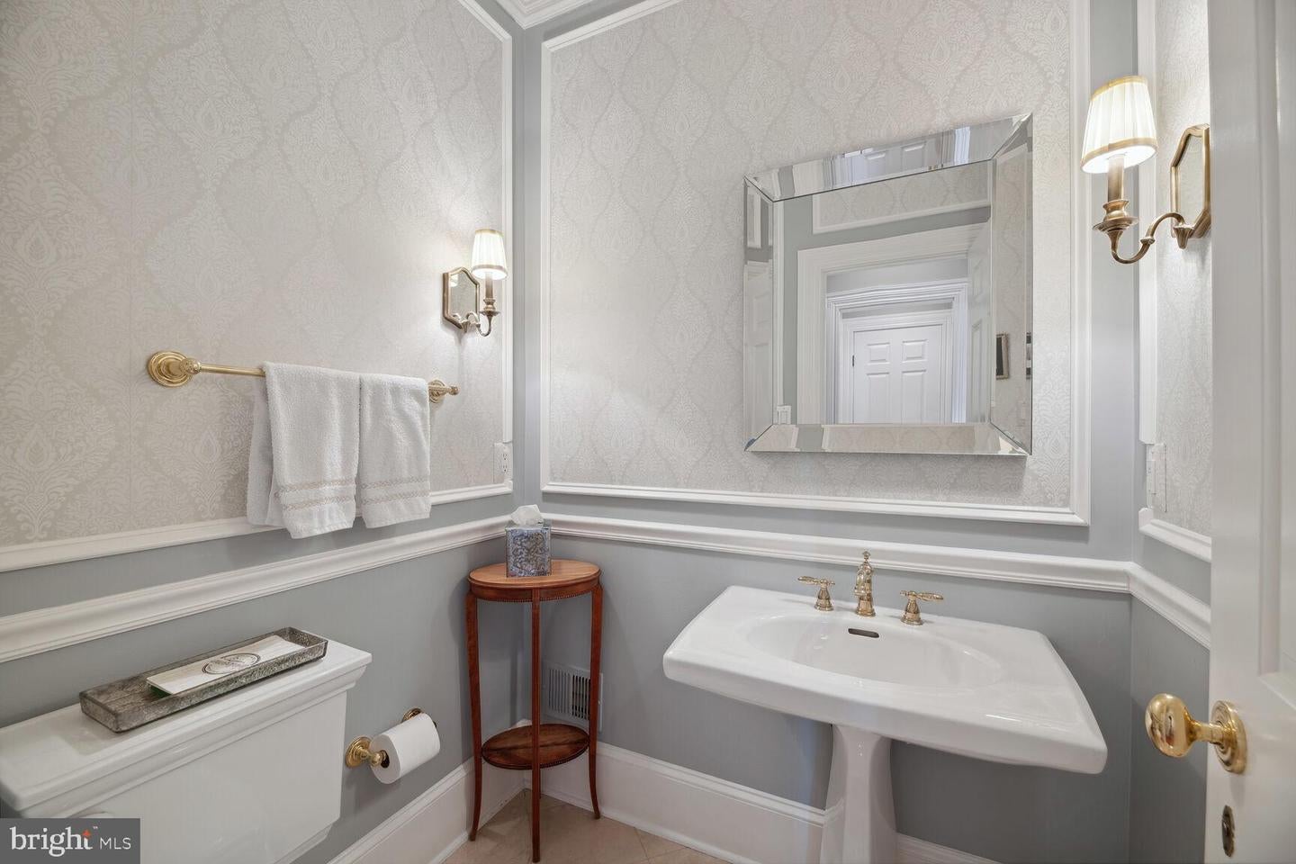 Mclean, Virginia, 22101, United States, 3 Bedrooms Bedrooms, ,6 BathroomsBathrooms,Residential,Contingent,1894225