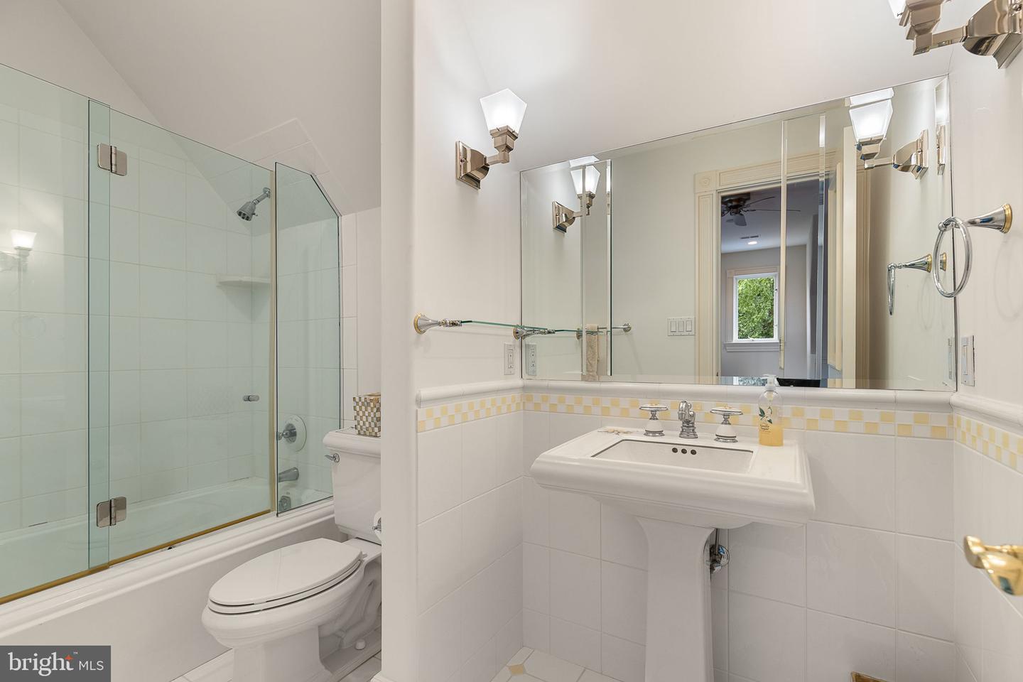 Lorton, Virginia, 22079, United States, 6 Bedrooms Bedrooms, ,8 BathroomsBathrooms,Residential,Active,1933878