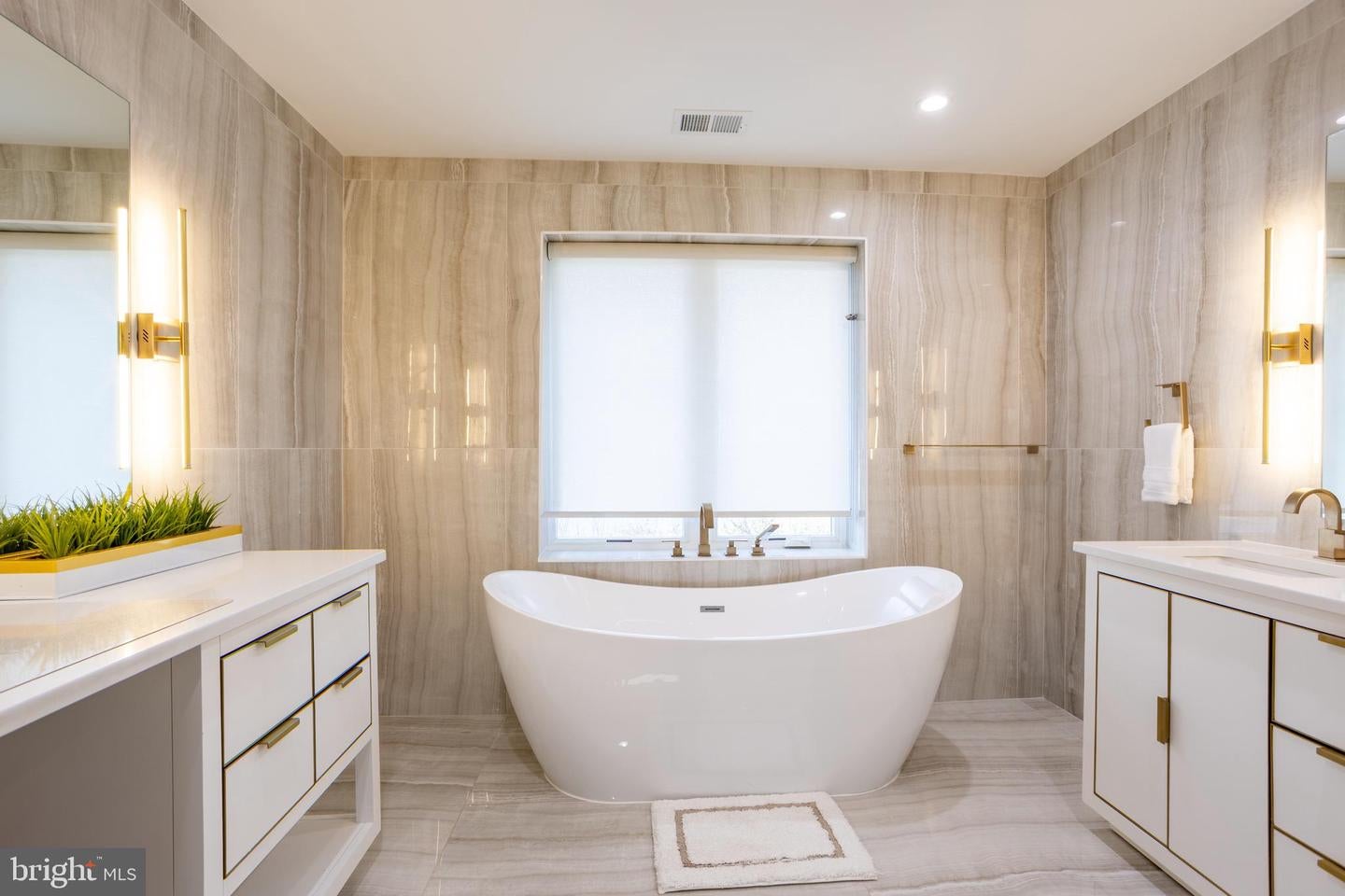 Pikesville, Maryland, 21208, United States, 6 Bedrooms Bedrooms, ,5 BathroomsBathrooms,Residential,Active,2010580