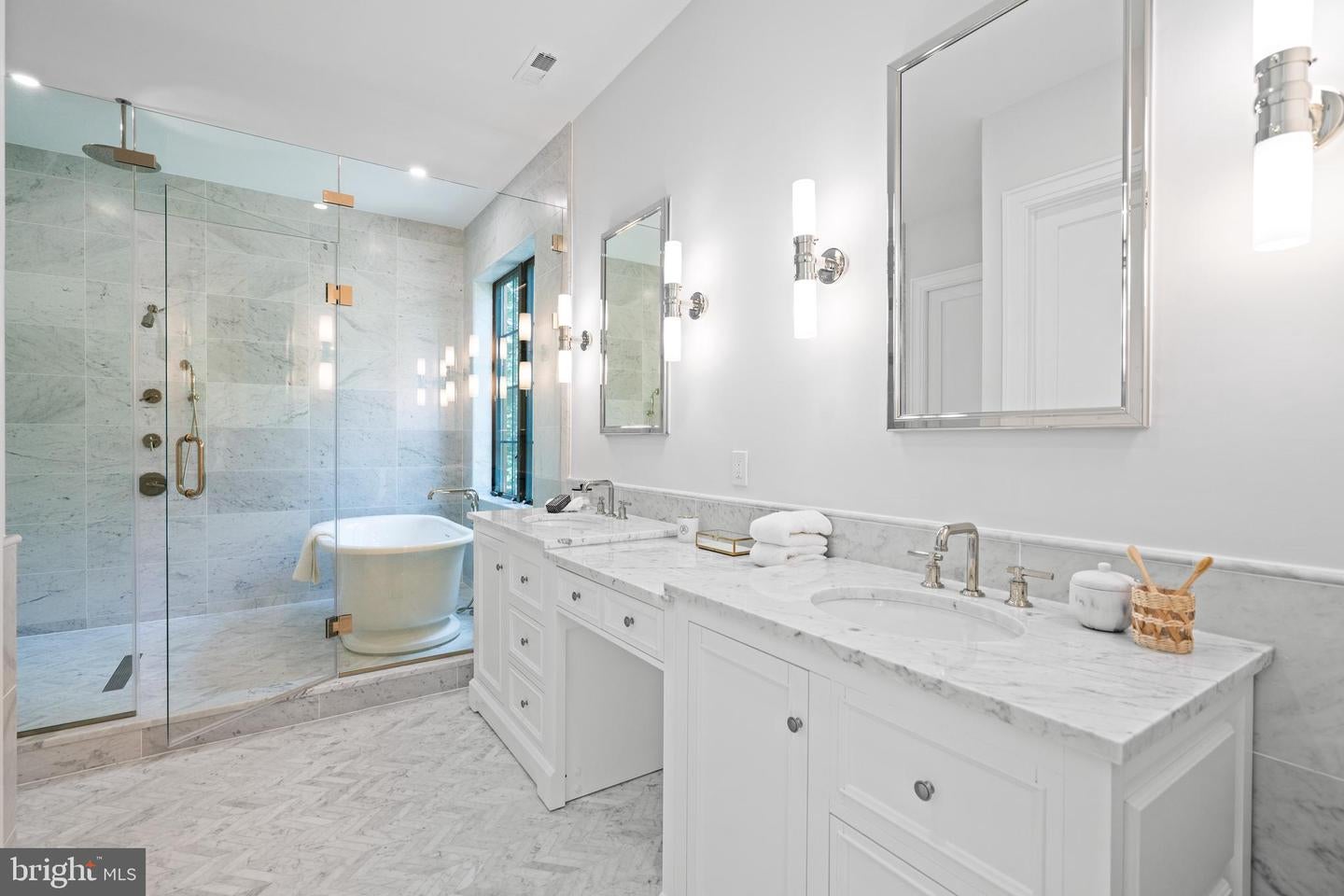 Washington, District Of Columbia, 20016, United States, 6 Bedrooms Bedrooms, ,8 BathroomsBathrooms,Residential,Active,1934802