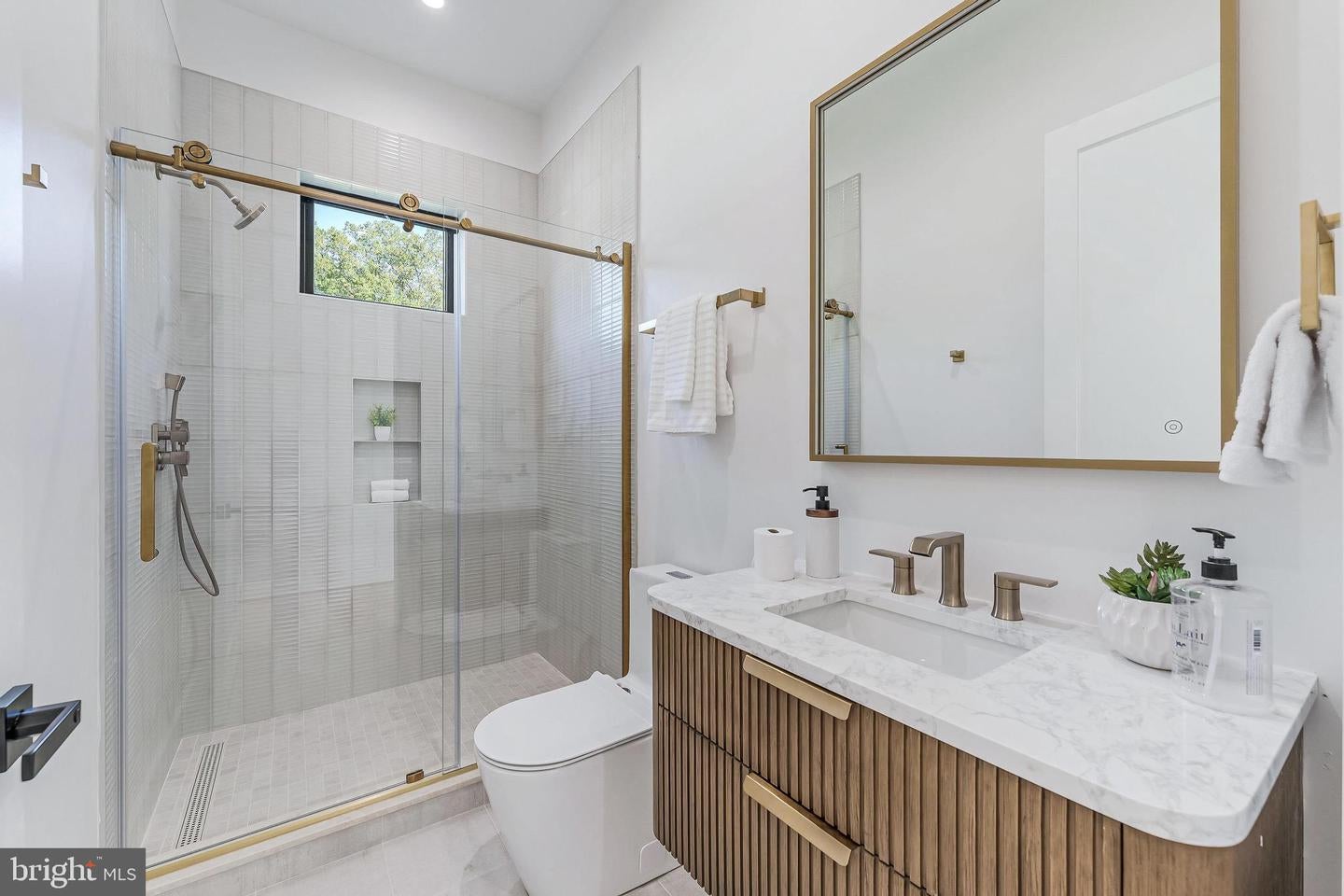 Falls Church, Virginia, 22042, United States, 5 Bedrooms Bedrooms, ,5 BathroomsBathrooms,Residential,Active,1945048