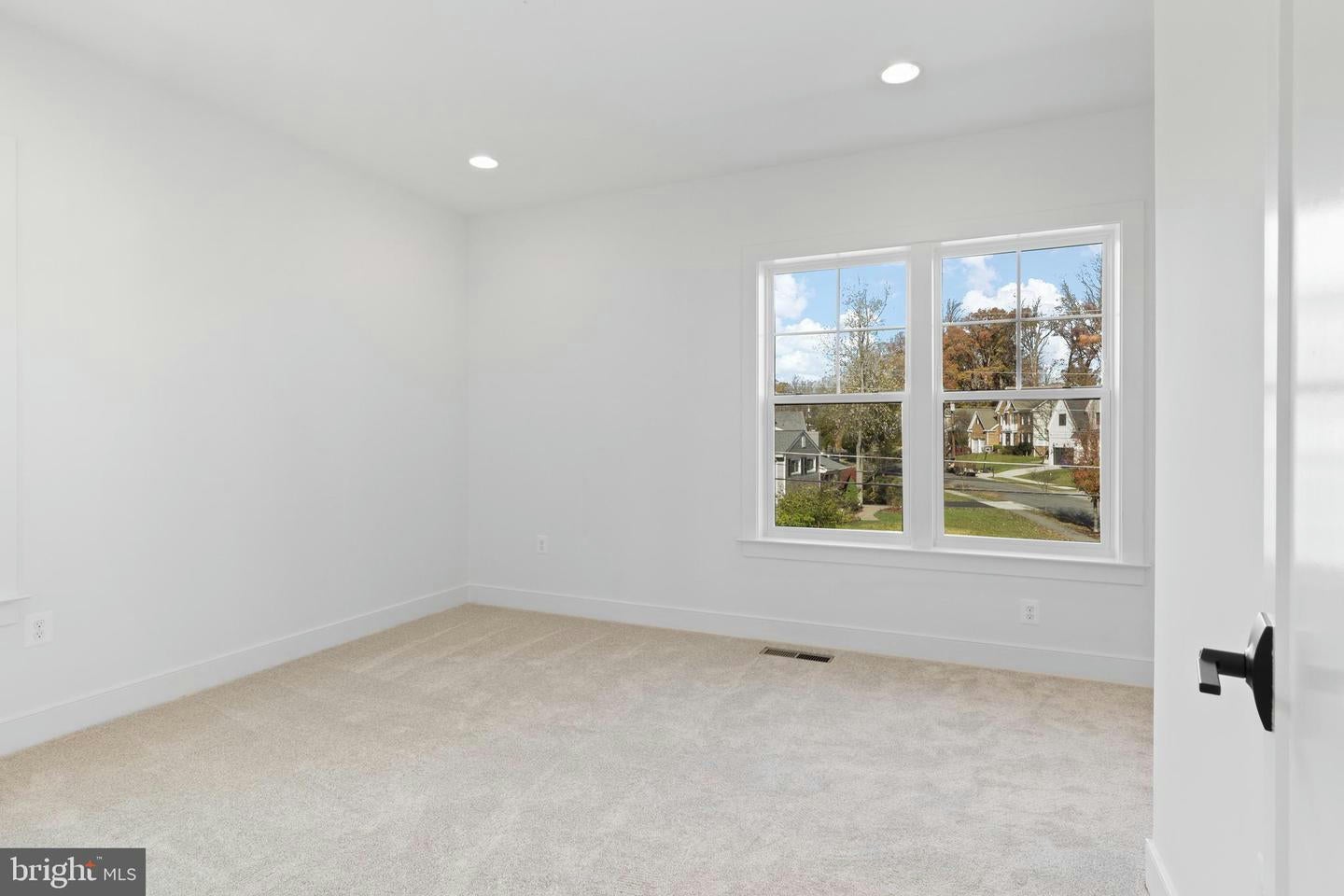 Falls Church, Virginia, 22046, United States, 4 Bedrooms Bedrooms, ,5 BathroomsBathrooms,Residential,Contingent,1702402