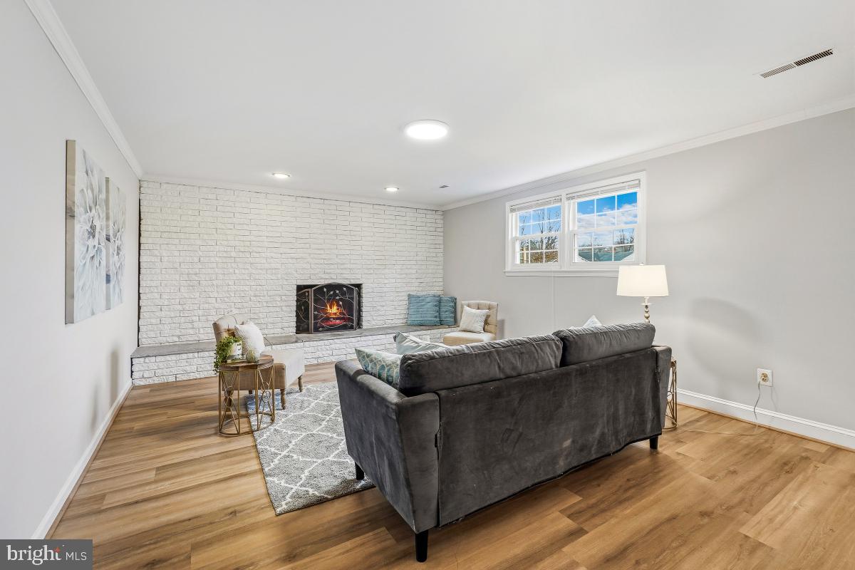 Fairfax, Virginia, 22030, United States, 5 Bedrooms Bedrooms, ,6 BathroomsBathrooms,Residential,Active,2008336