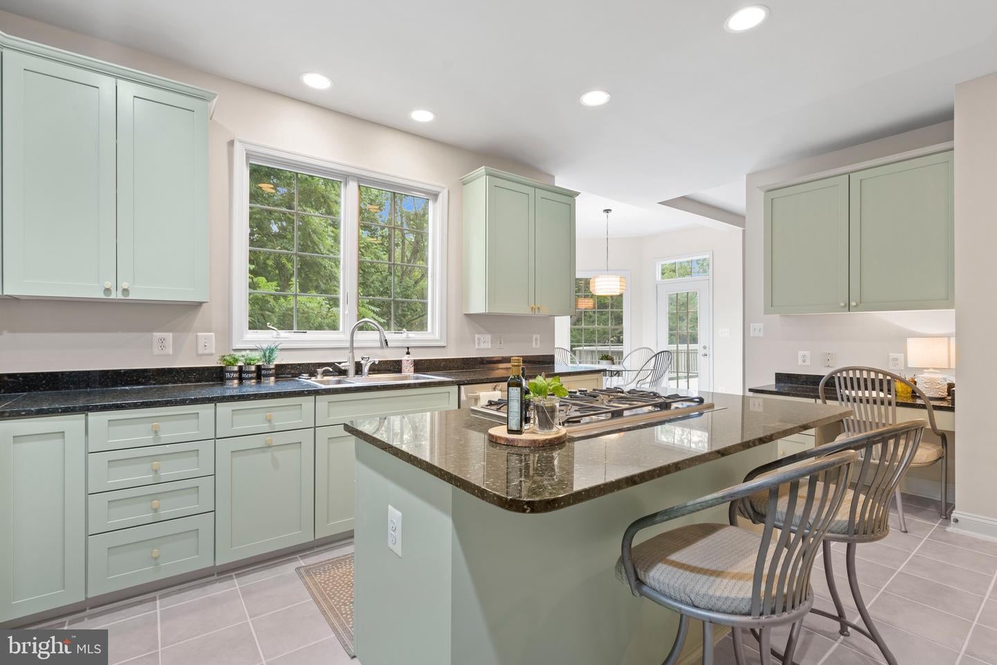 Oakton, Virginia, 22124, United States, 5 Bedrooms Bedrooms, ,5 BathroomsBathrooms,Residential,Active,1926902