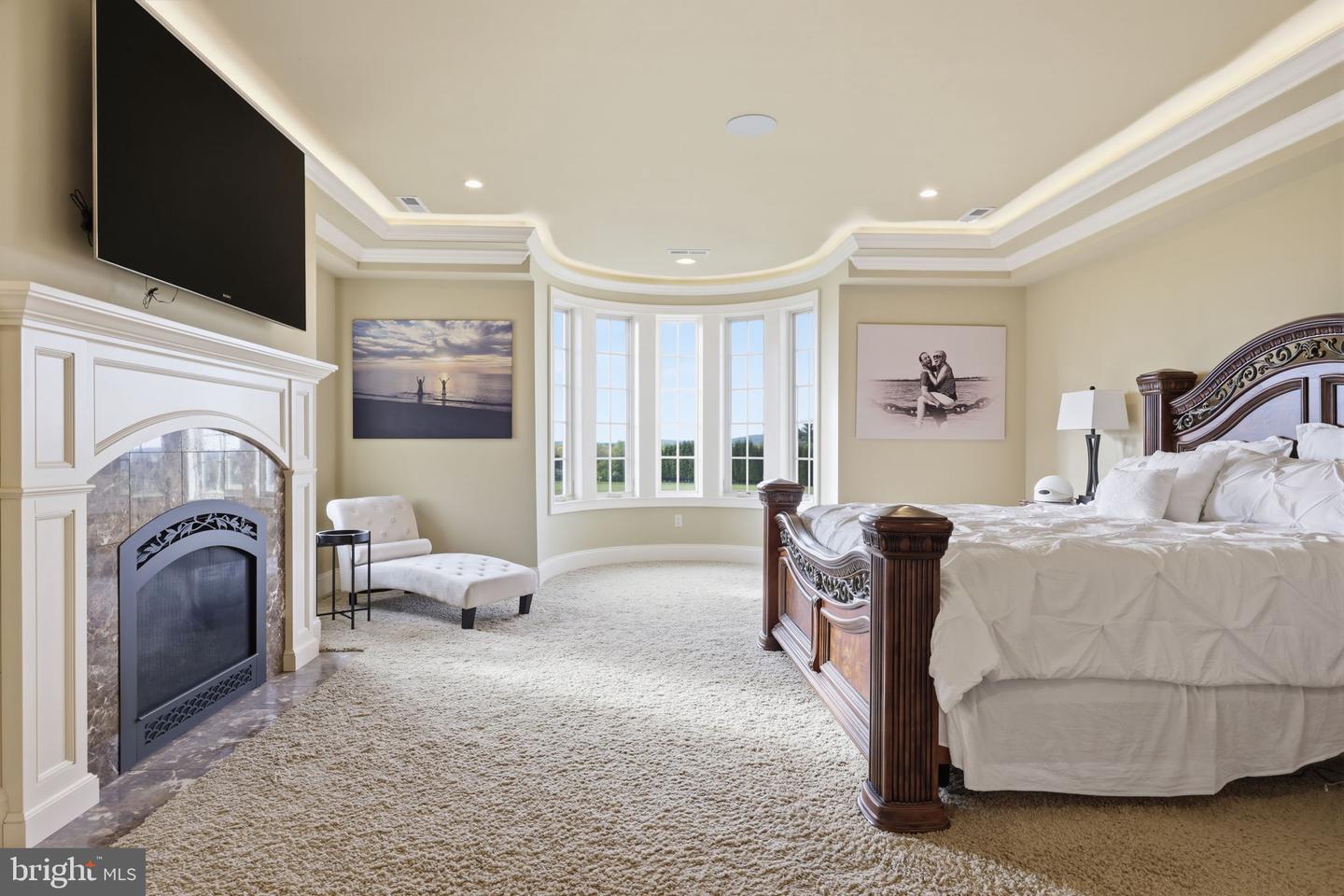 Perched at the pinnacle of an exclusive Upper Makefield Township encla – image 53