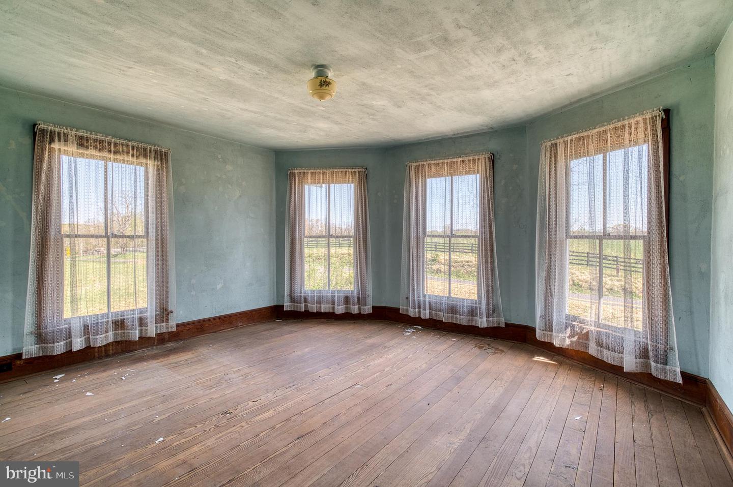Culpeper, Virginia, 22701, United States, 4 Bedrooms Bedrooms, ,1 BathroomBathrooms,Residential,Active,1799358