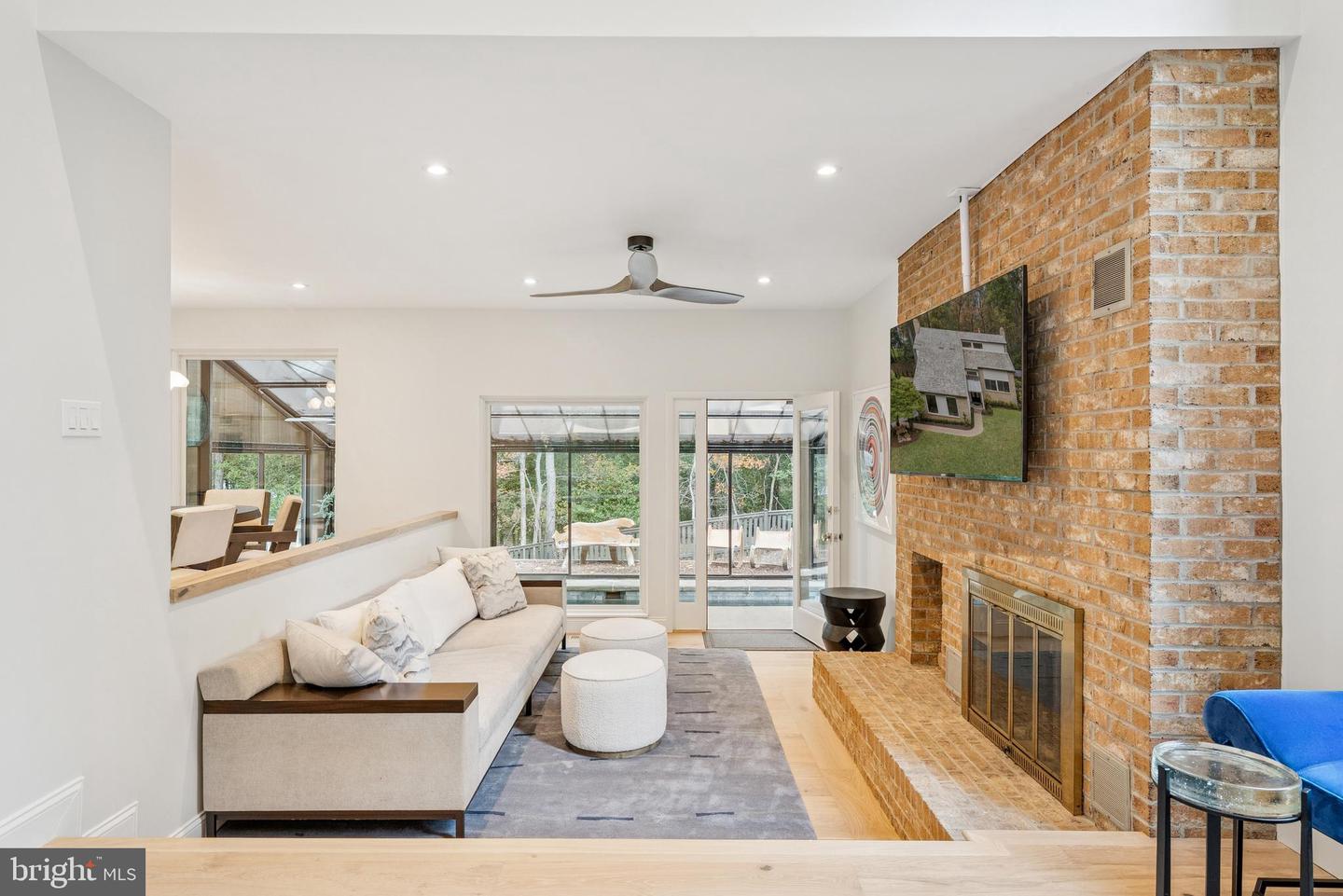 Oakton, Virginia, 22124, United States, 4 Bedrooms Bedrooms, ,4 BathroomsBathrooms,Residential,Active,1971783