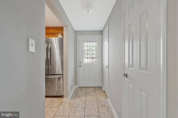 2102 WHISPERWOOD GLEN LN, RESTON, VA 20191, photo 2 of 25