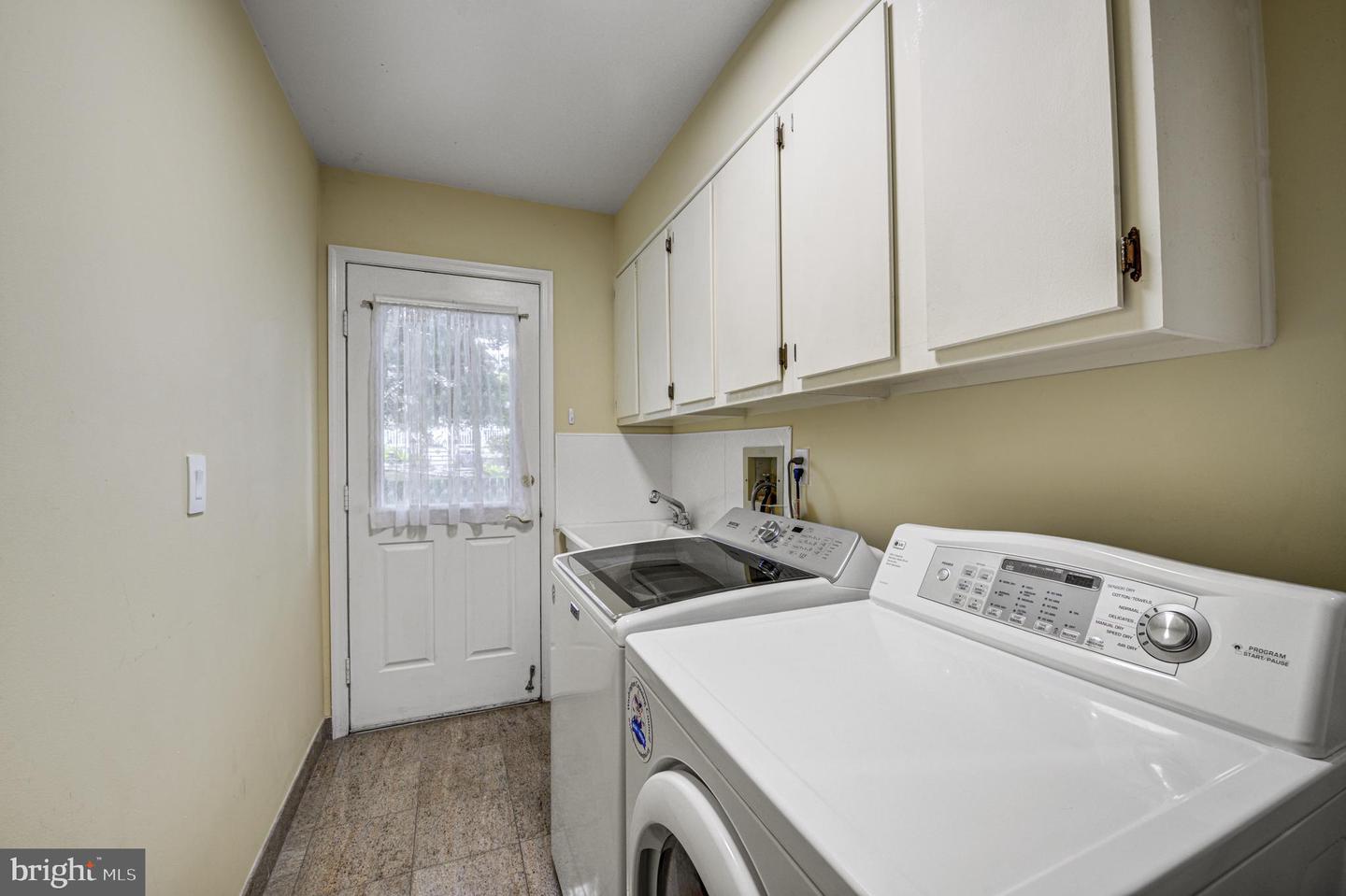 Plainsboro, New Jersey, 08536, United States, 5 Bedrooms Bedrooms, ,3 BathroomsBathrooms,Residential,Active,1853623