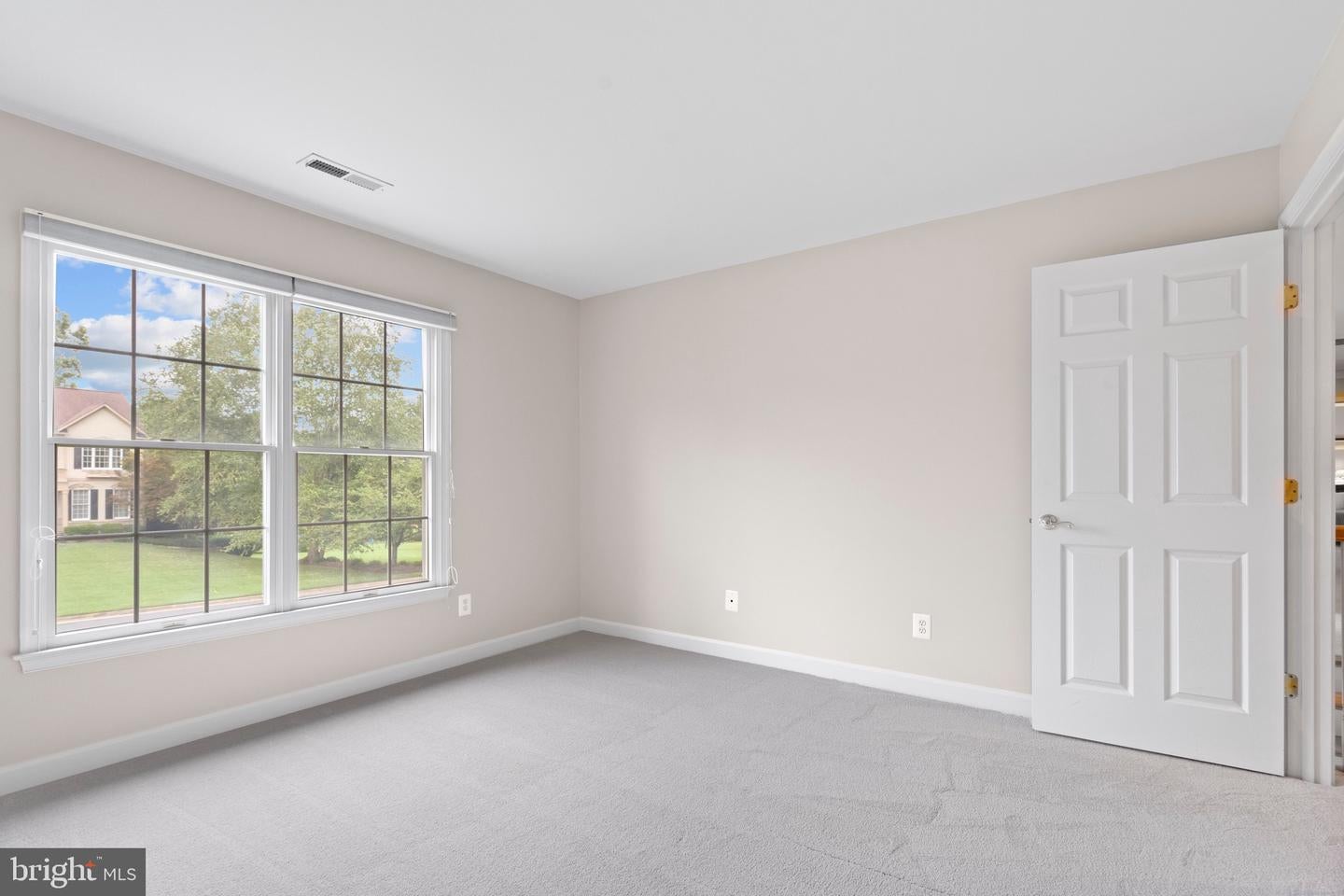 Oakton, Virginia, 22124, United States, 5 Bedrooms Bedrooms, ,5 BathroomsBathrooms,Residential,Active,1926902