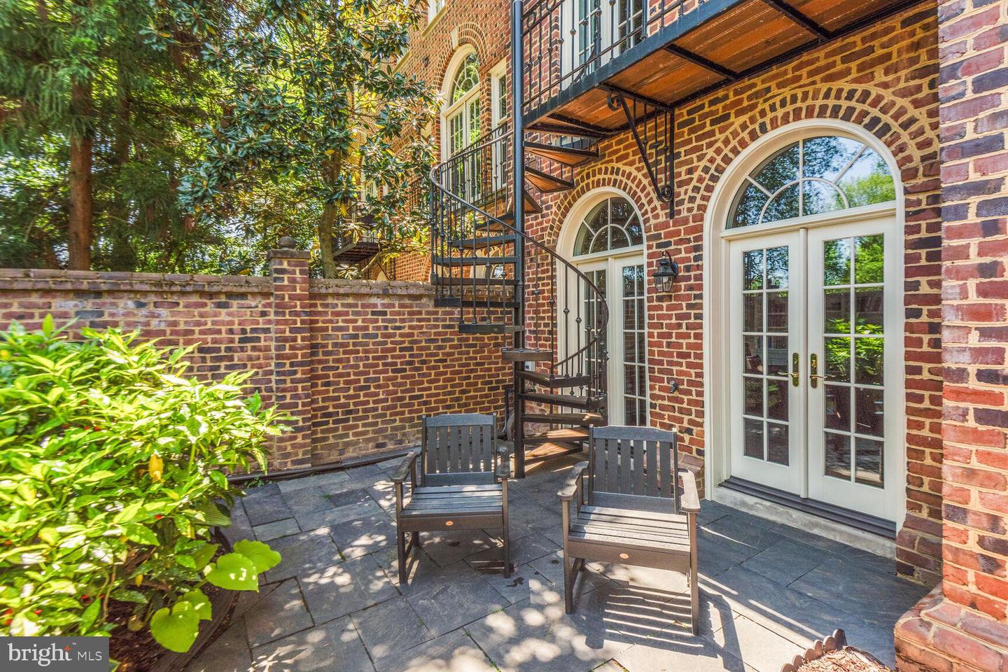 Mclean, Virginia, 22101, United States, 3 Bedrooms Bedrooms, ,6 BathroomsBathrooms,Residential,Contingent,1894225